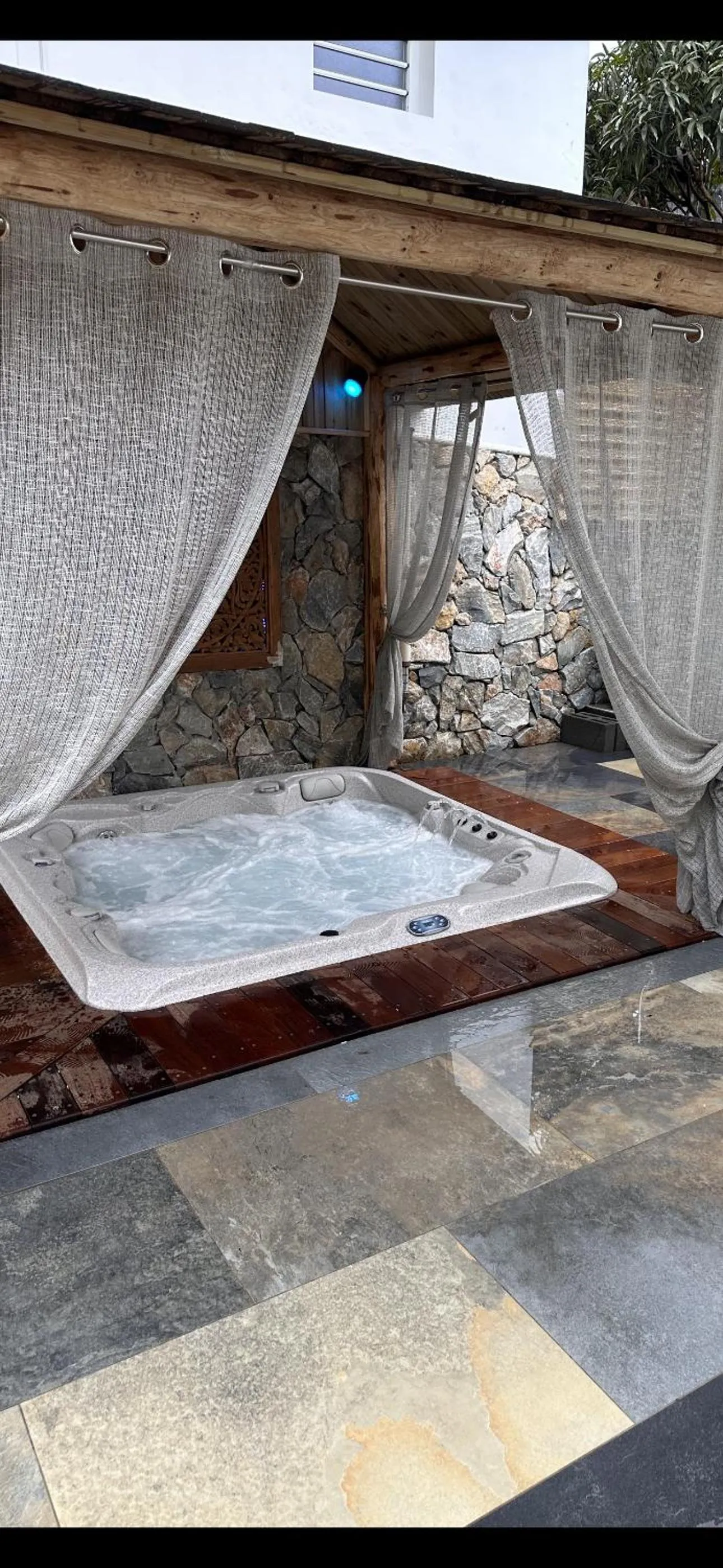 Hot Tub in Auberge Desprairies