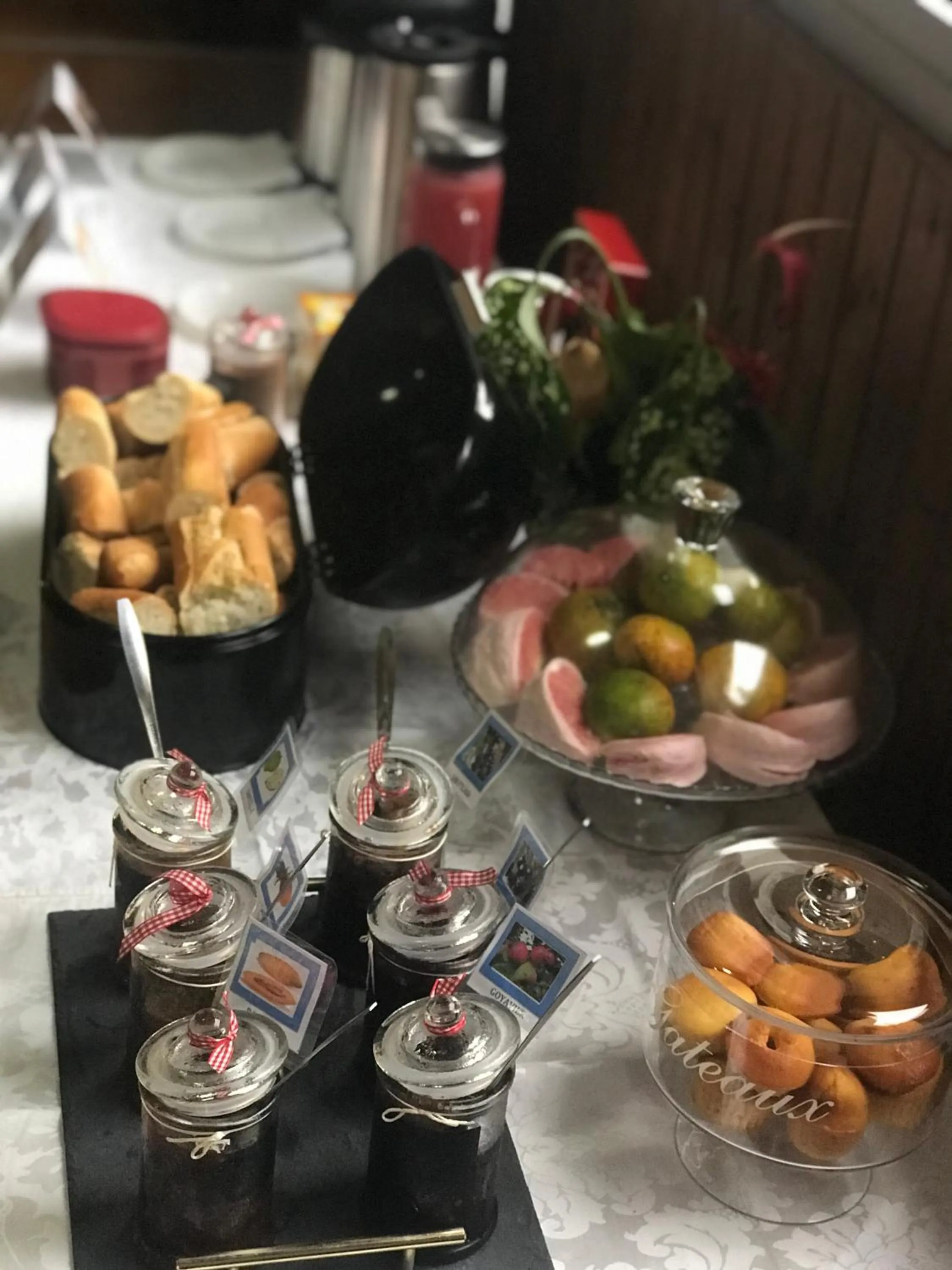 Restaurant/places to eat in Auberge Desprairies