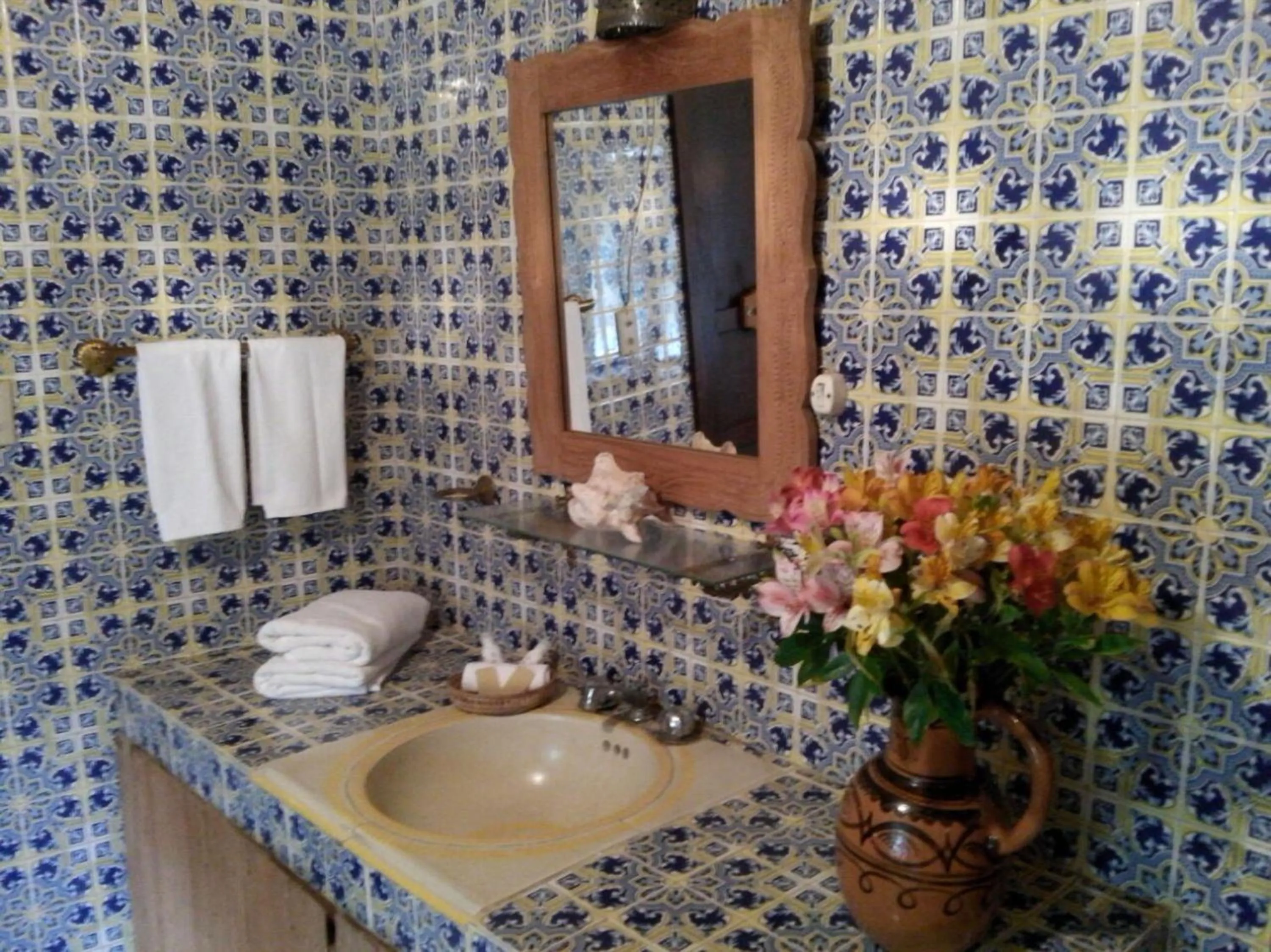 Shower in La Casona Breakfast & Wellness Center