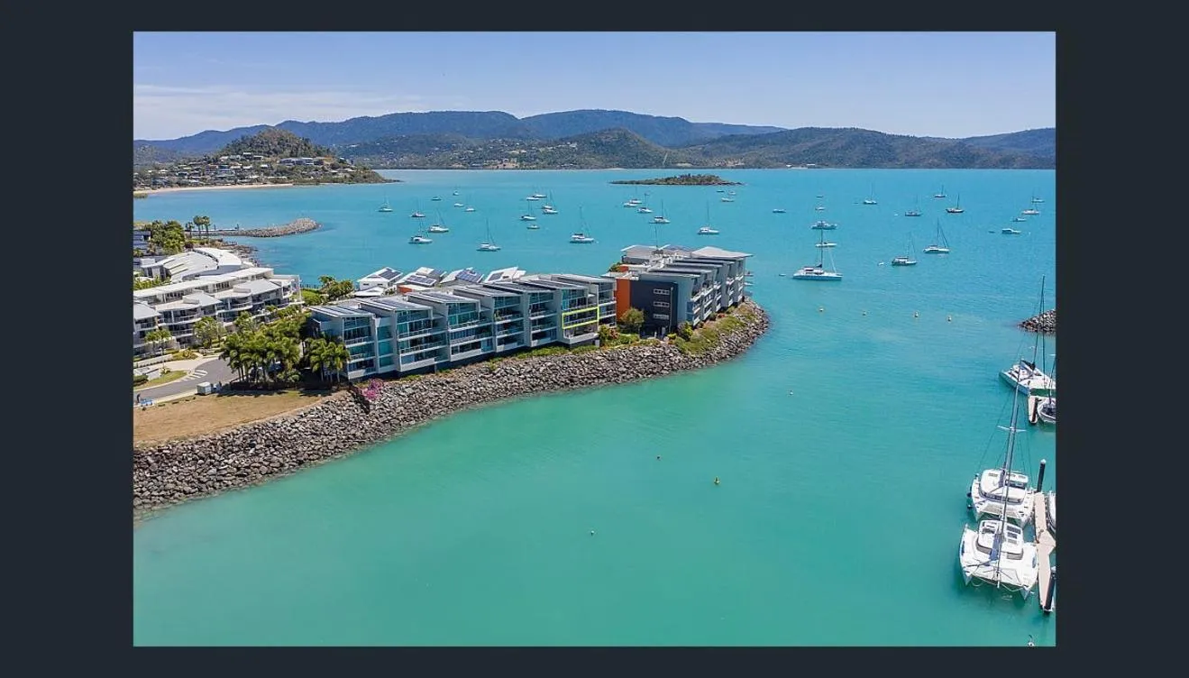 Property building in Peninsula Airlie Beach