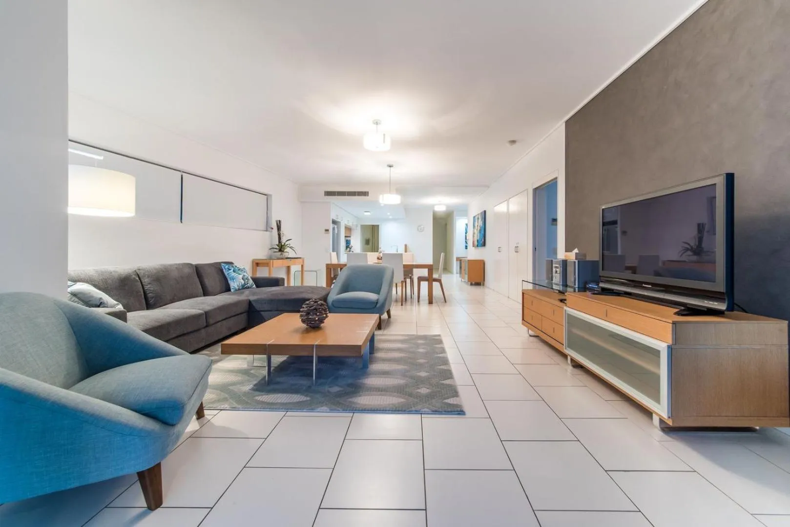 Communal lounge/ TV room in Peninsula Airlie Beach