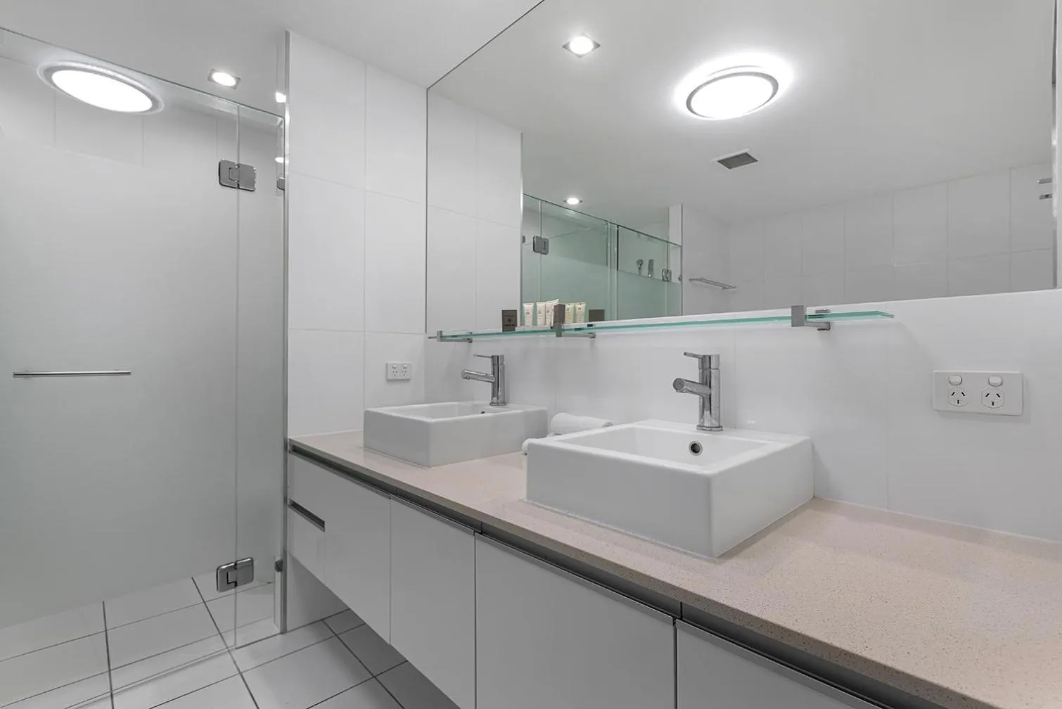 Shower in Peninsula Airlie Beach