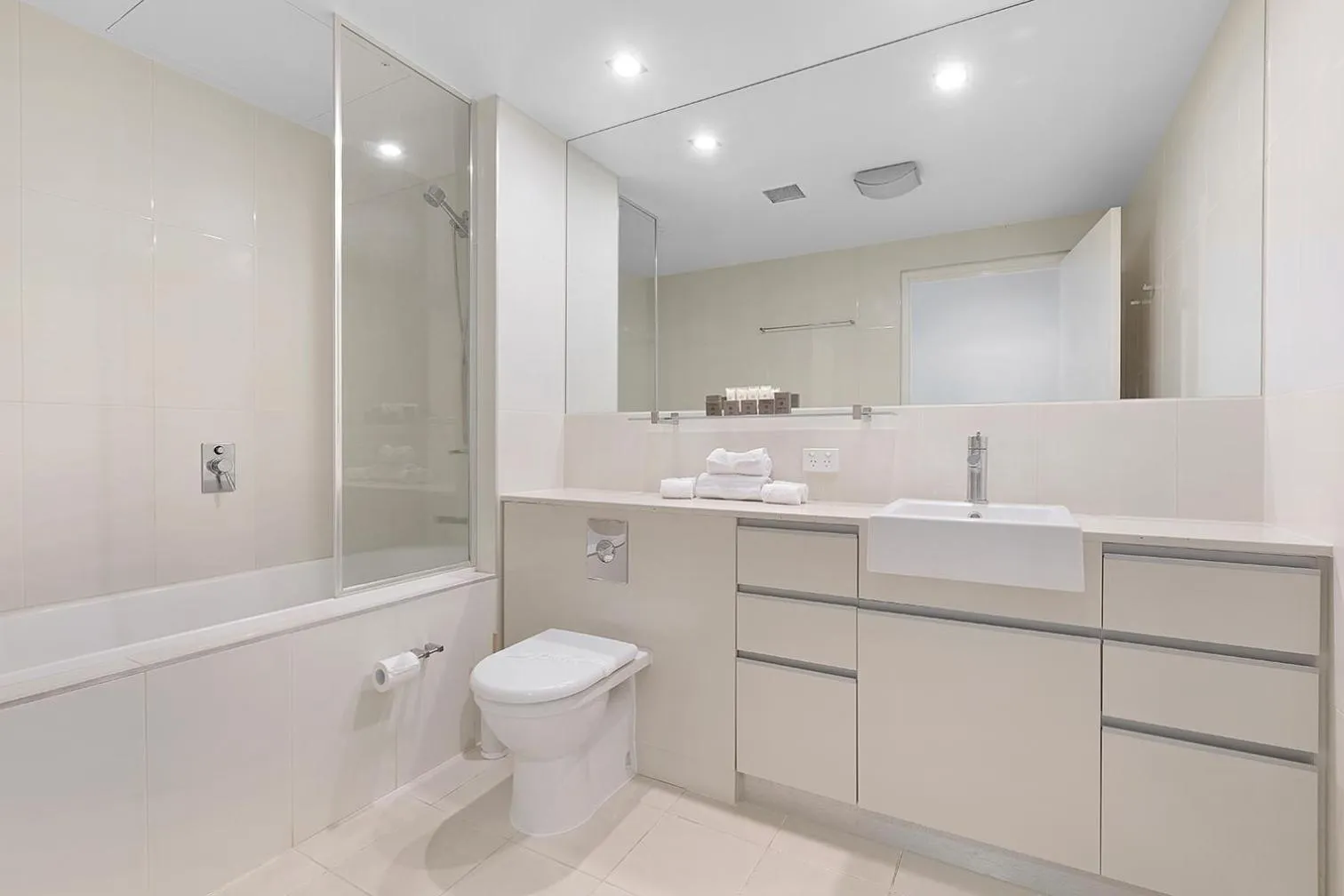 Shower in Peninsula Airlie Beach