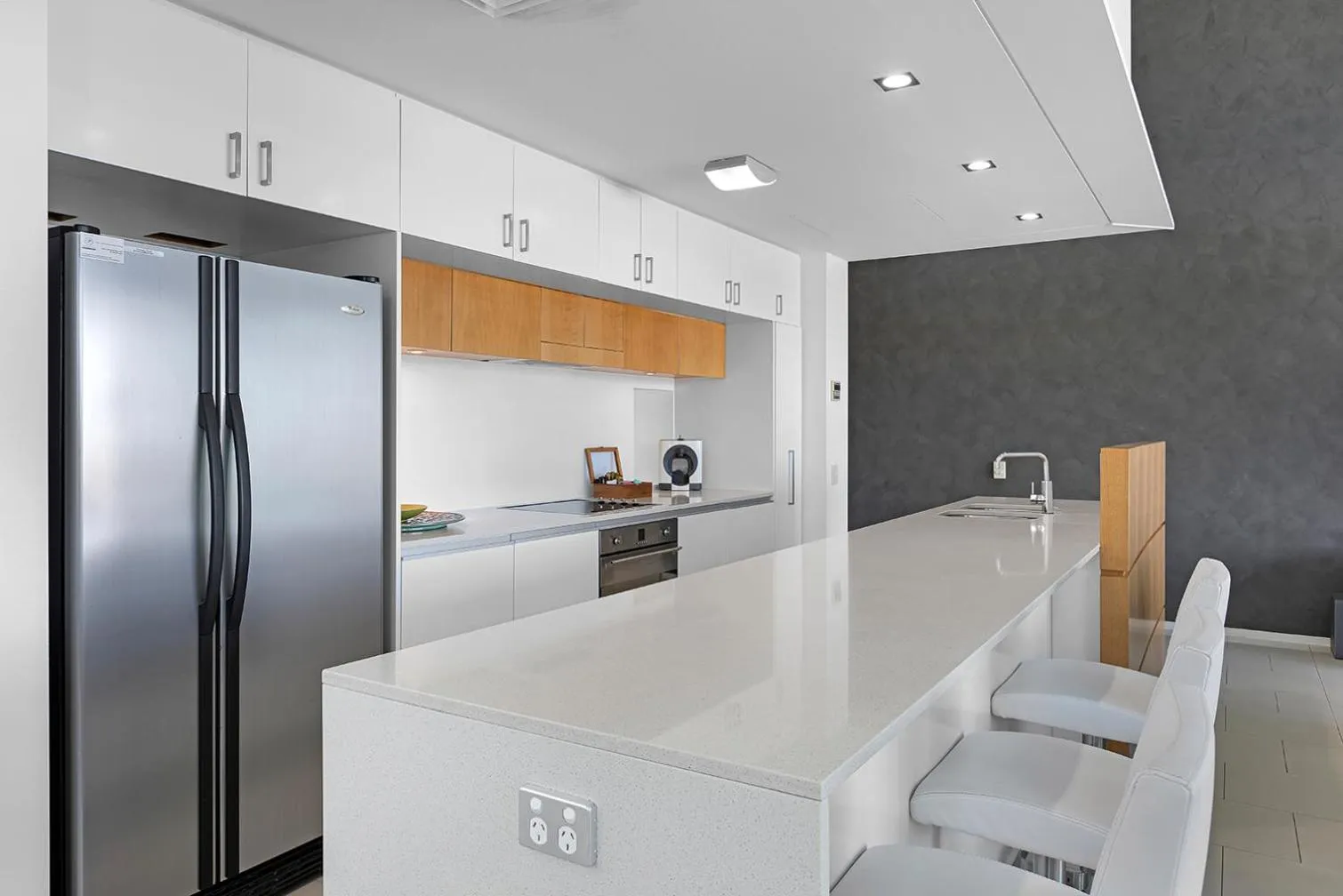 Kitchen or kitchenette in Peninsula Airlie Beach