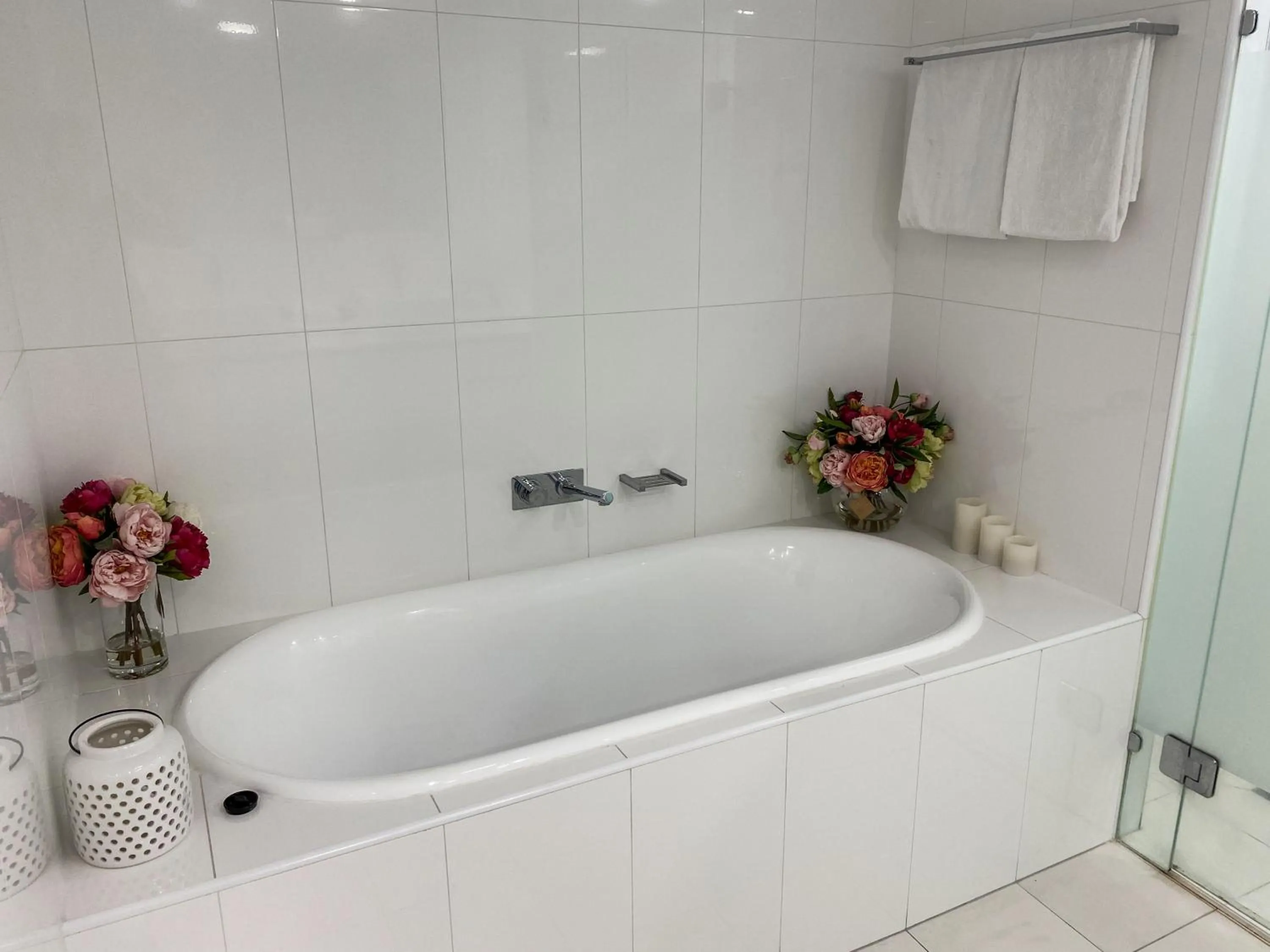 Bath in Peninsula Airlie Beach