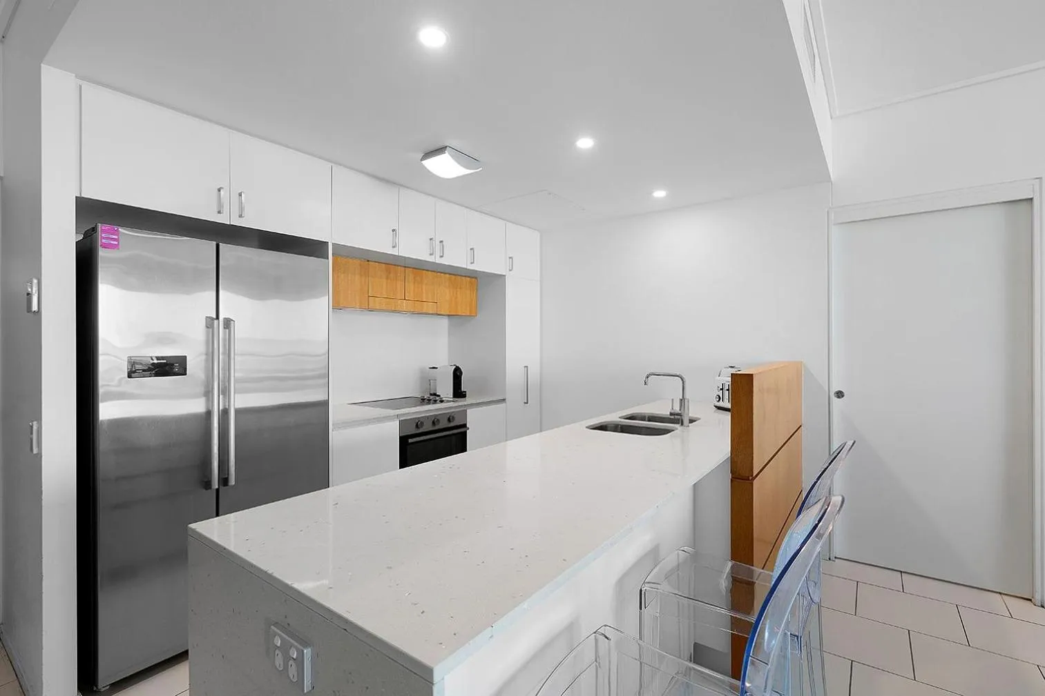 Kitchen or kitchenette in Peninsula Airlie Beach