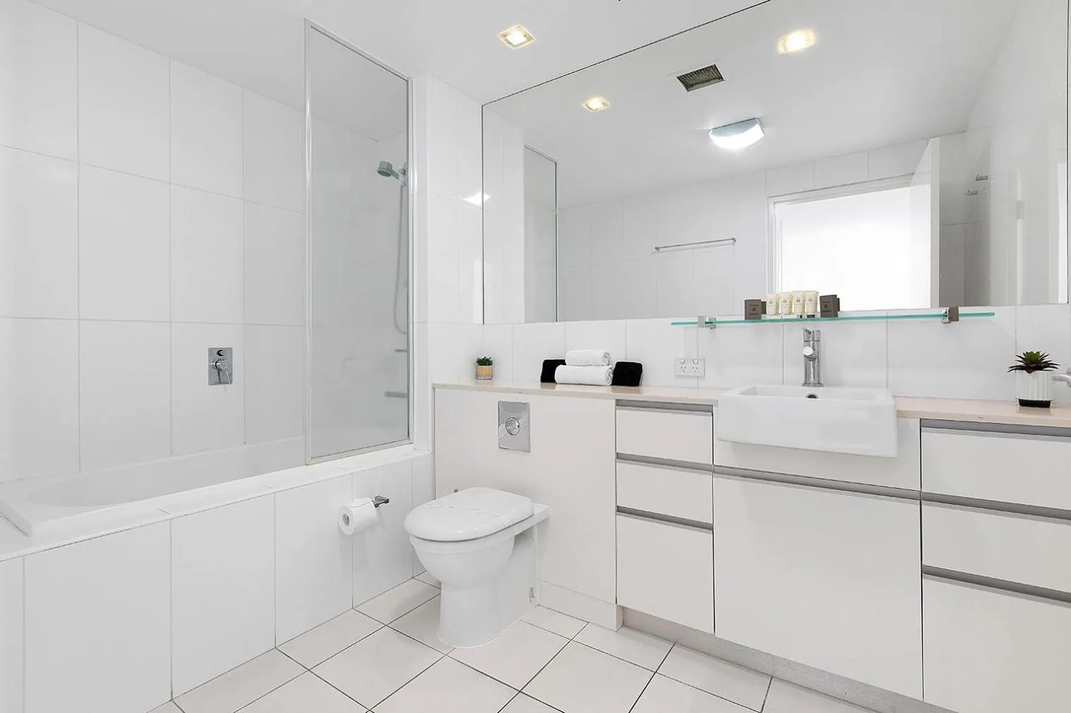 Shower in Peninsula Airlie Beach