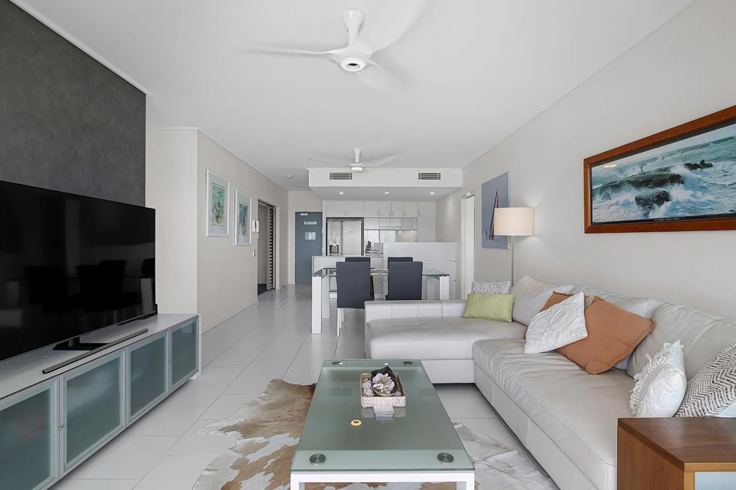 Communal lounge/ TV room in Peninsula Airlie Beach