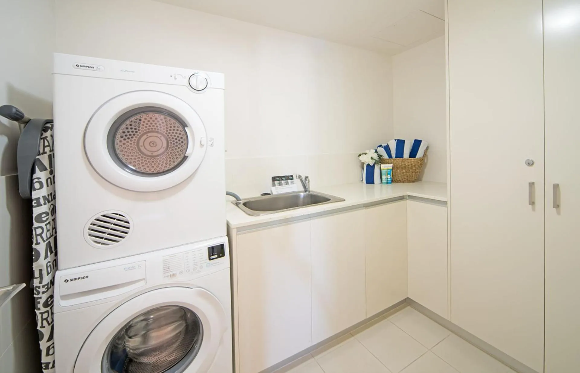 washing machine in Peninsula Airlie Beach