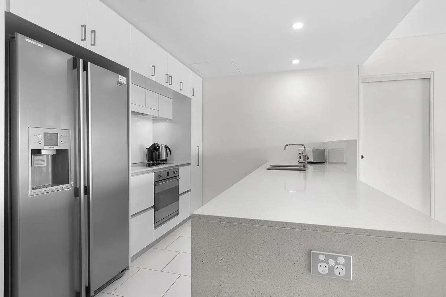 Kitchen or kitchenette in Peninsula Airlie Beach
