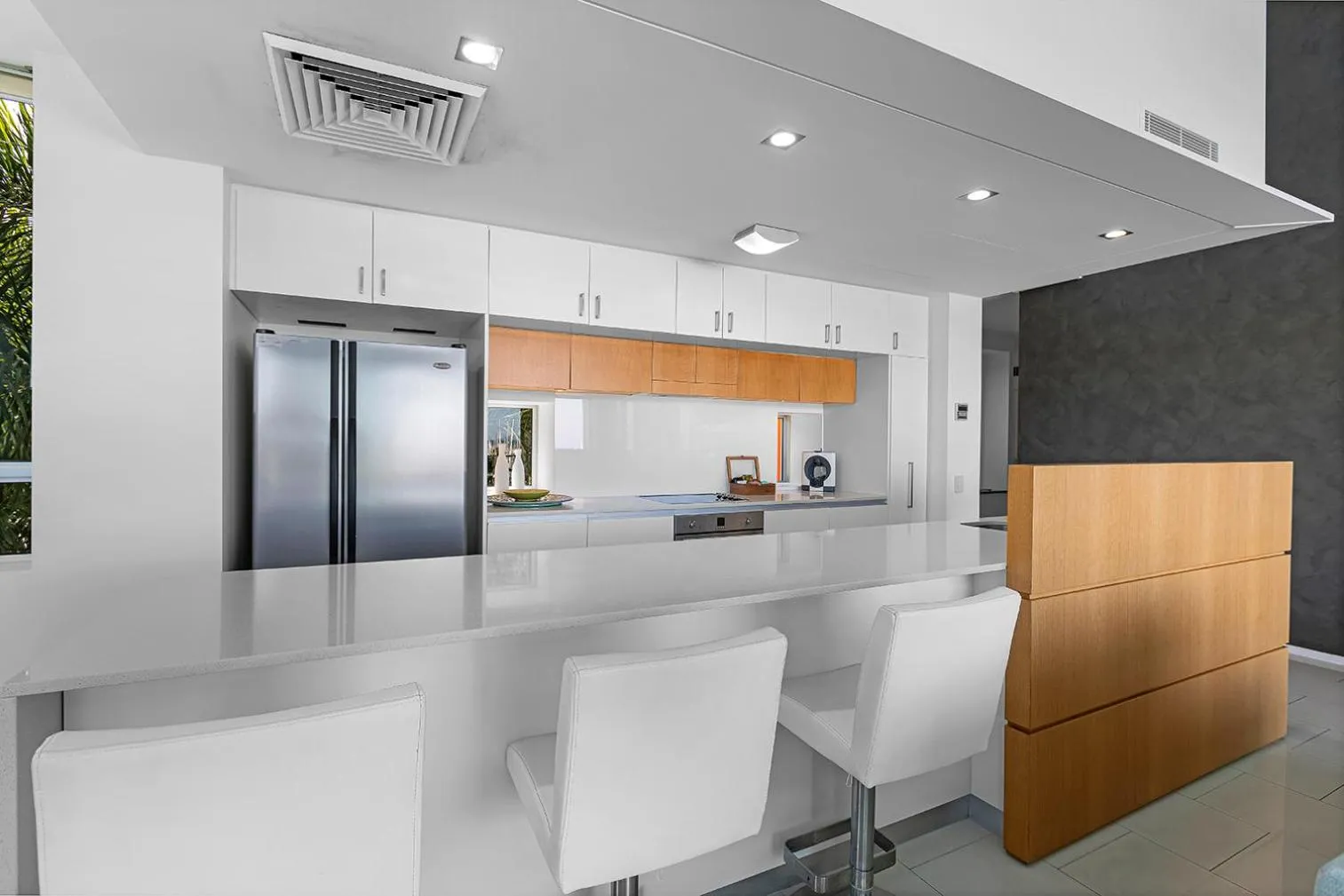 Kitchen or kitchenette in Peninsula Airlie Beach