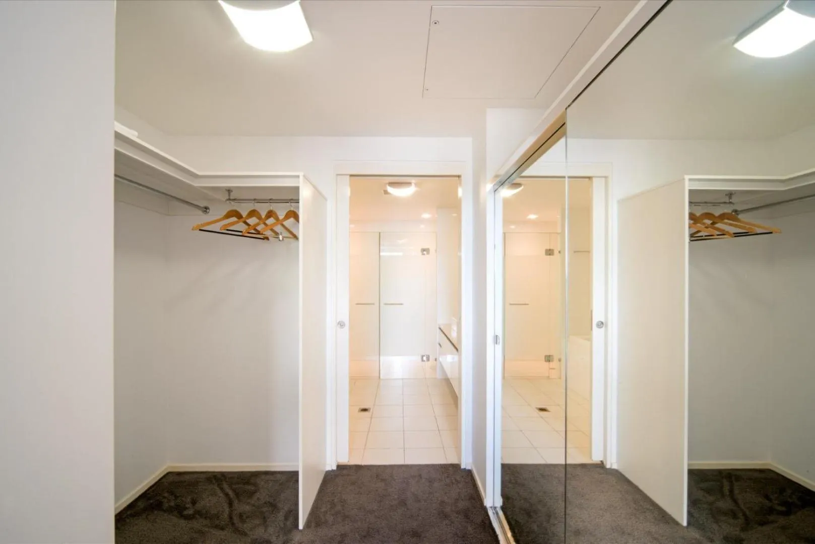 wardrobe in Peninsula Airlie Beach