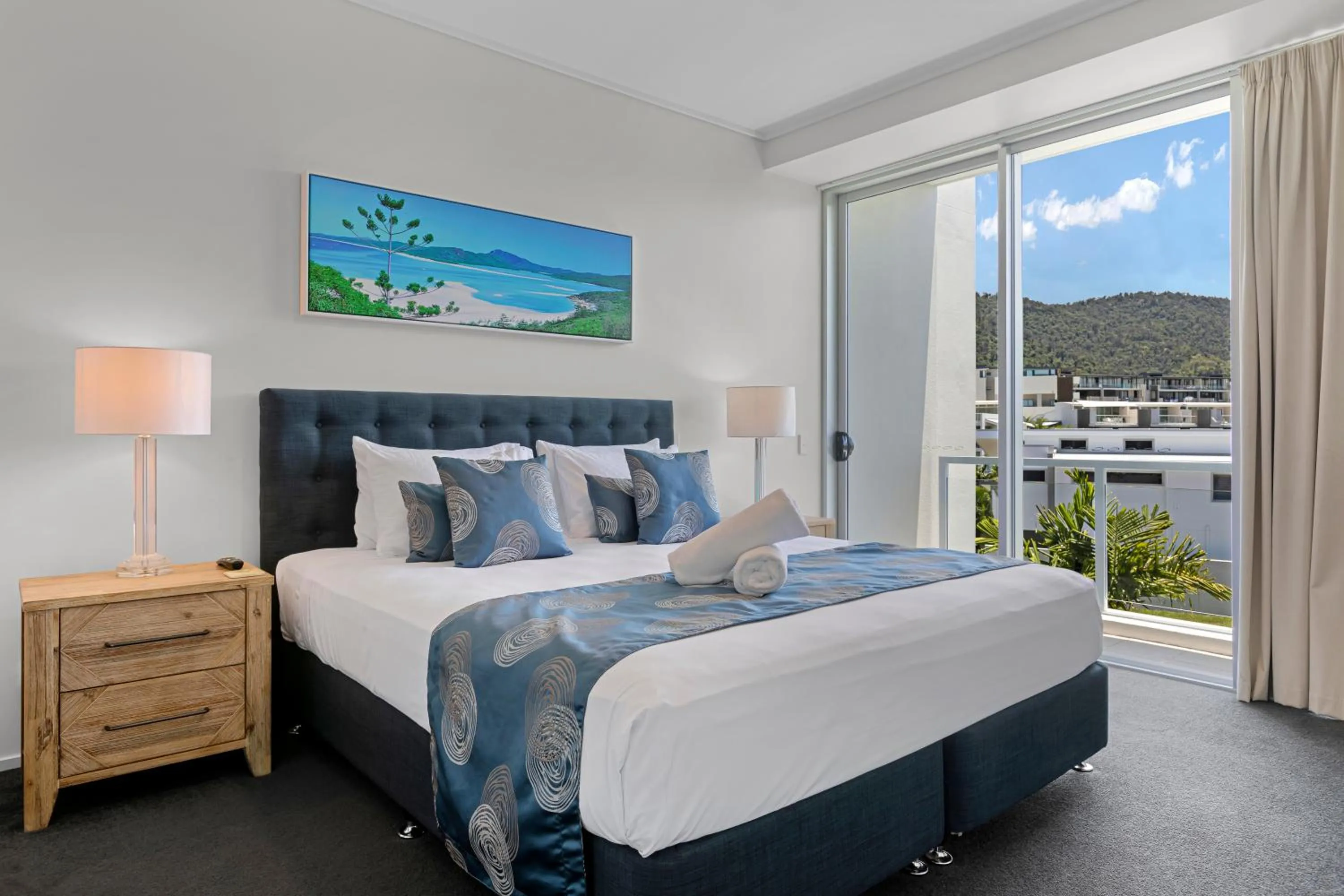 Bedroom, Bed in Peninsula Airlie Beach