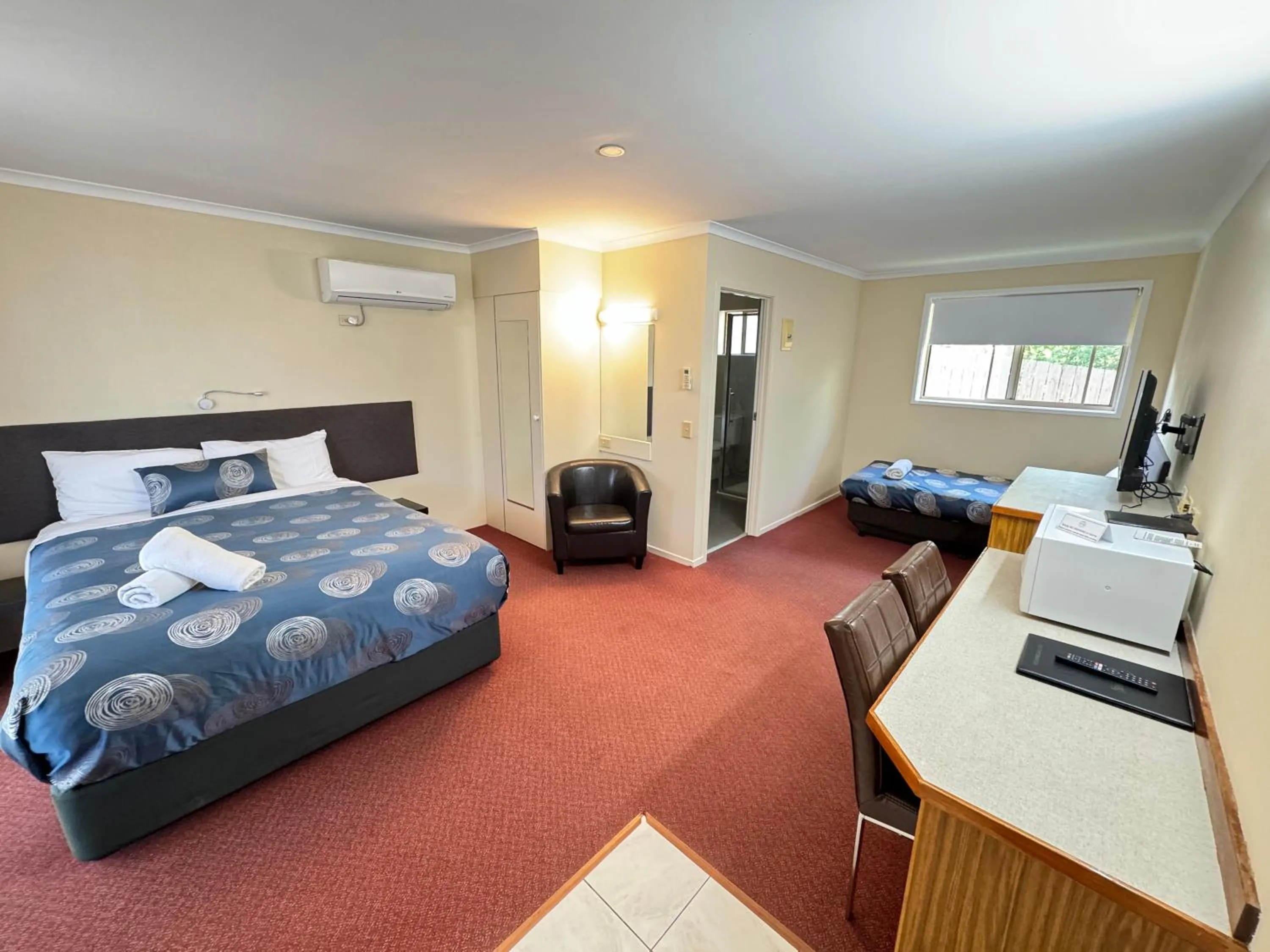 Bed in Blue Whale Motor Inn & Apartments