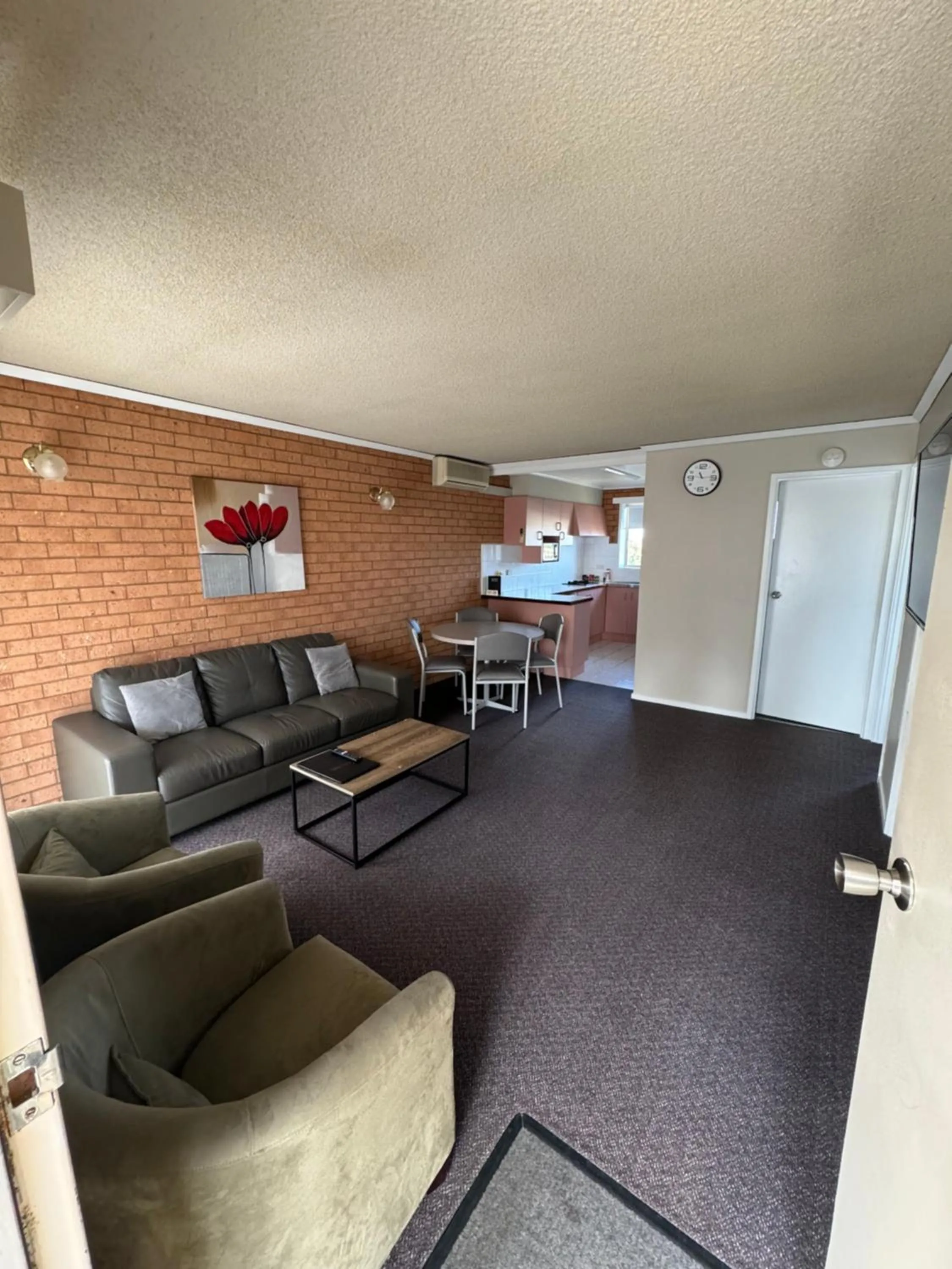 Blue Whale Motor Inn & Apartments