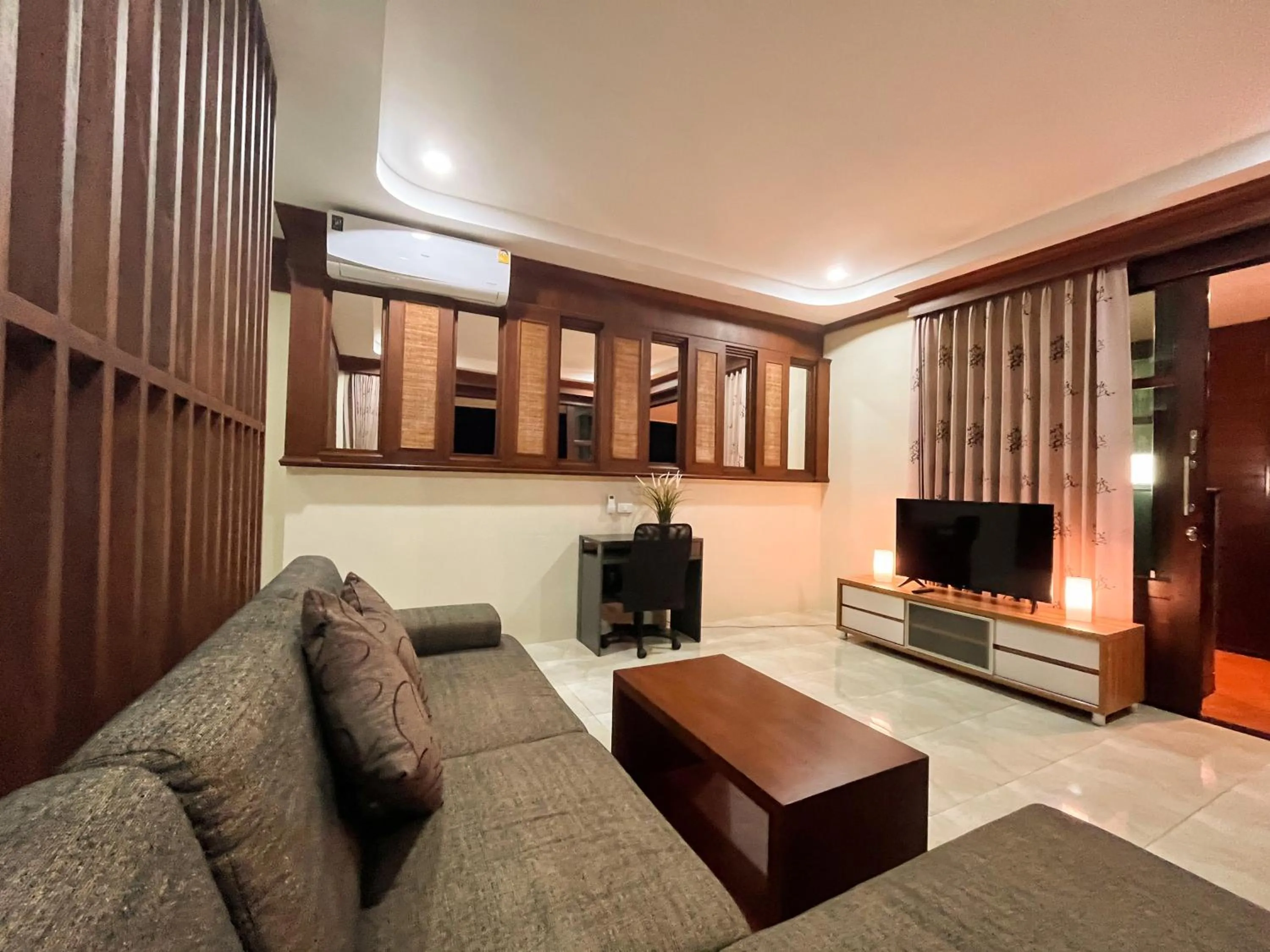 Communal lounge/ TV room in Golden Hill Resort