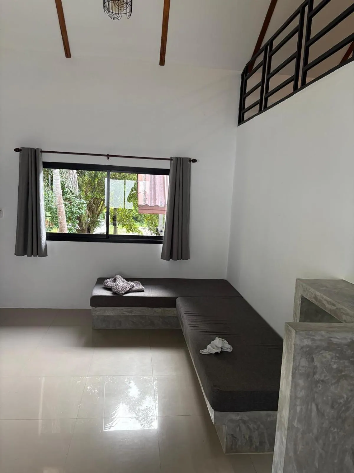 Living room, Bed in Golden Hill Resort