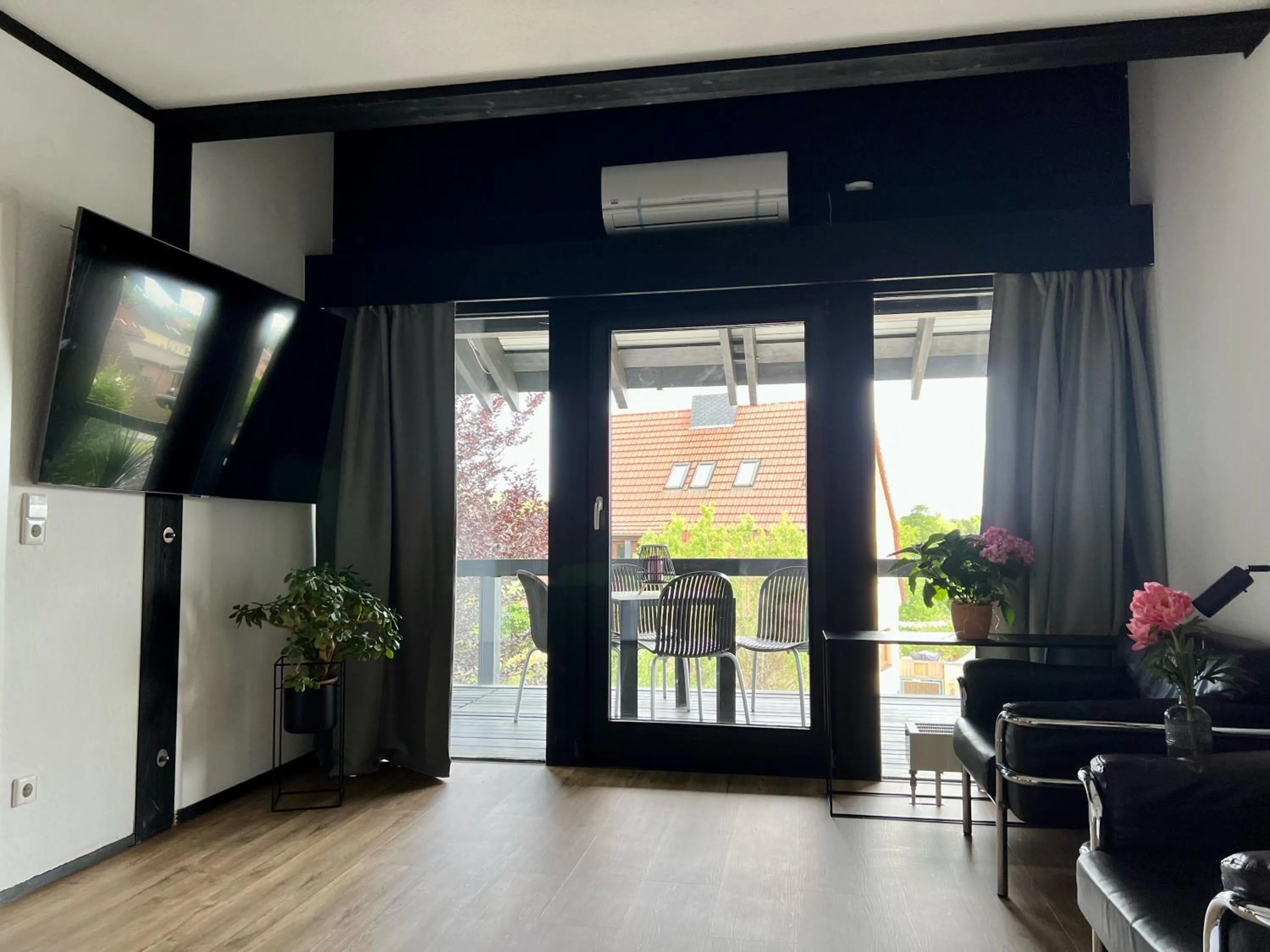 TV and multimedia in Hotel My Schildow