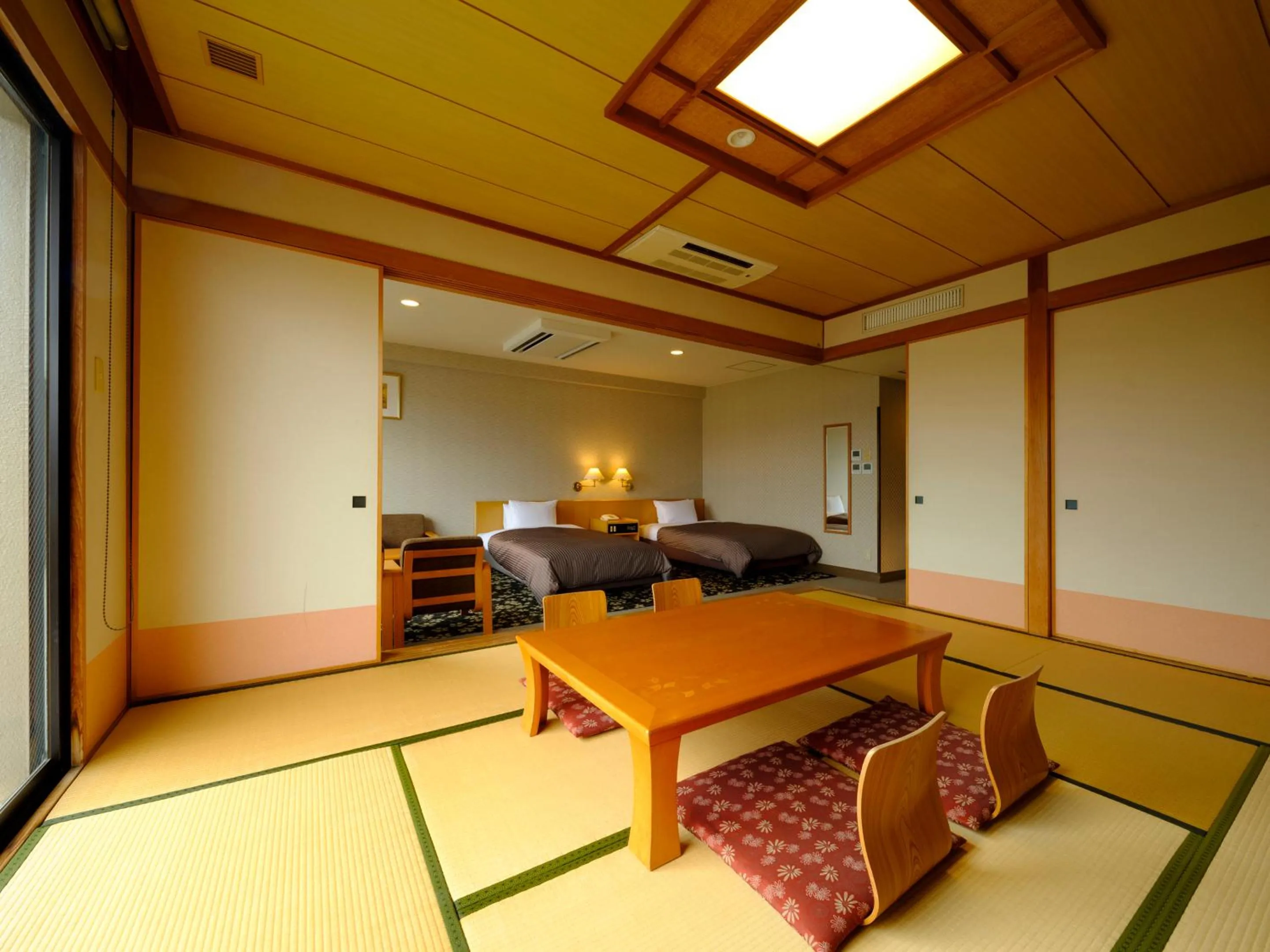 Photo of the whole room in Inasayama Kanko Hotel