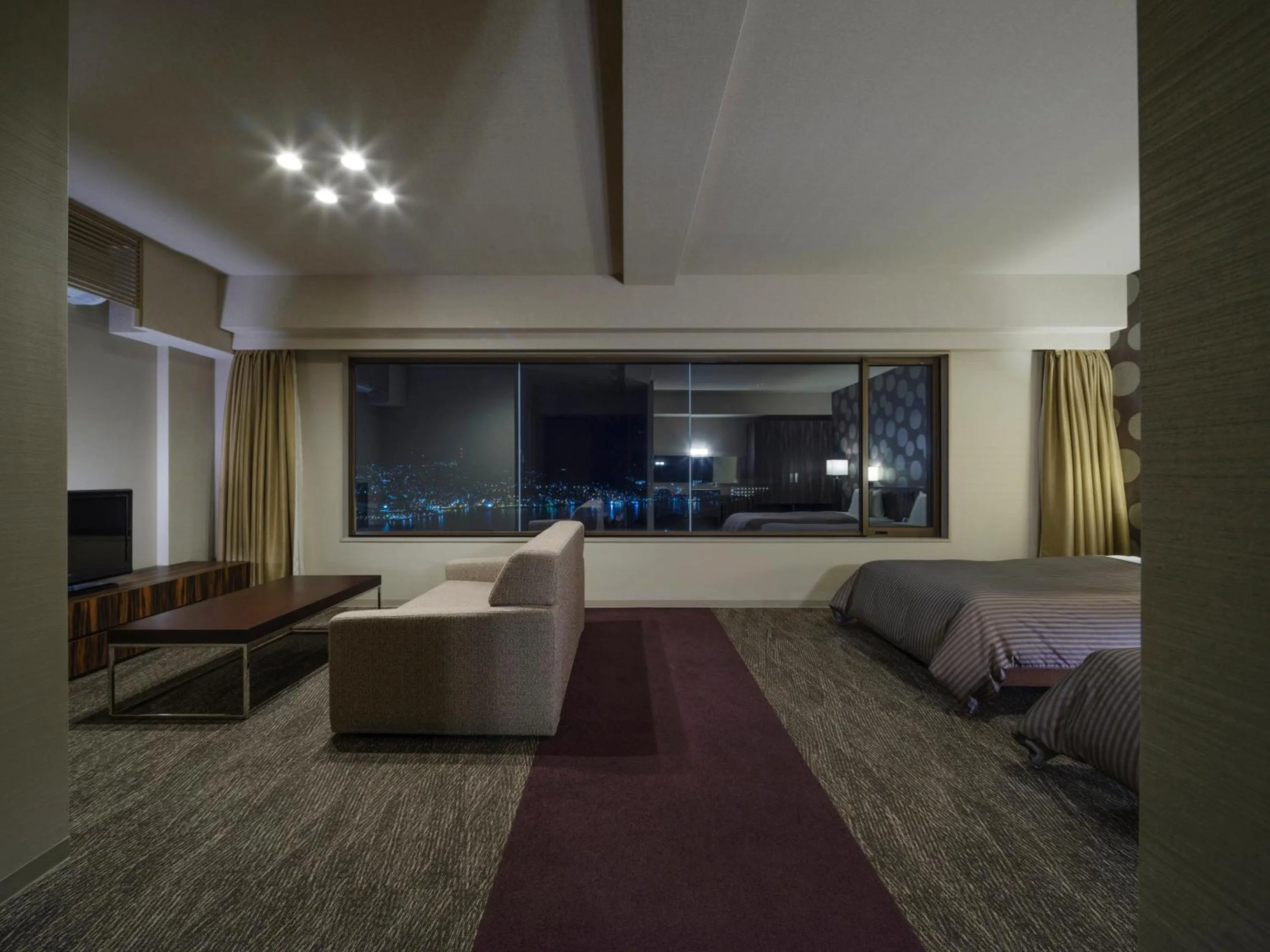 Night in Inasayama Kanko Hotel