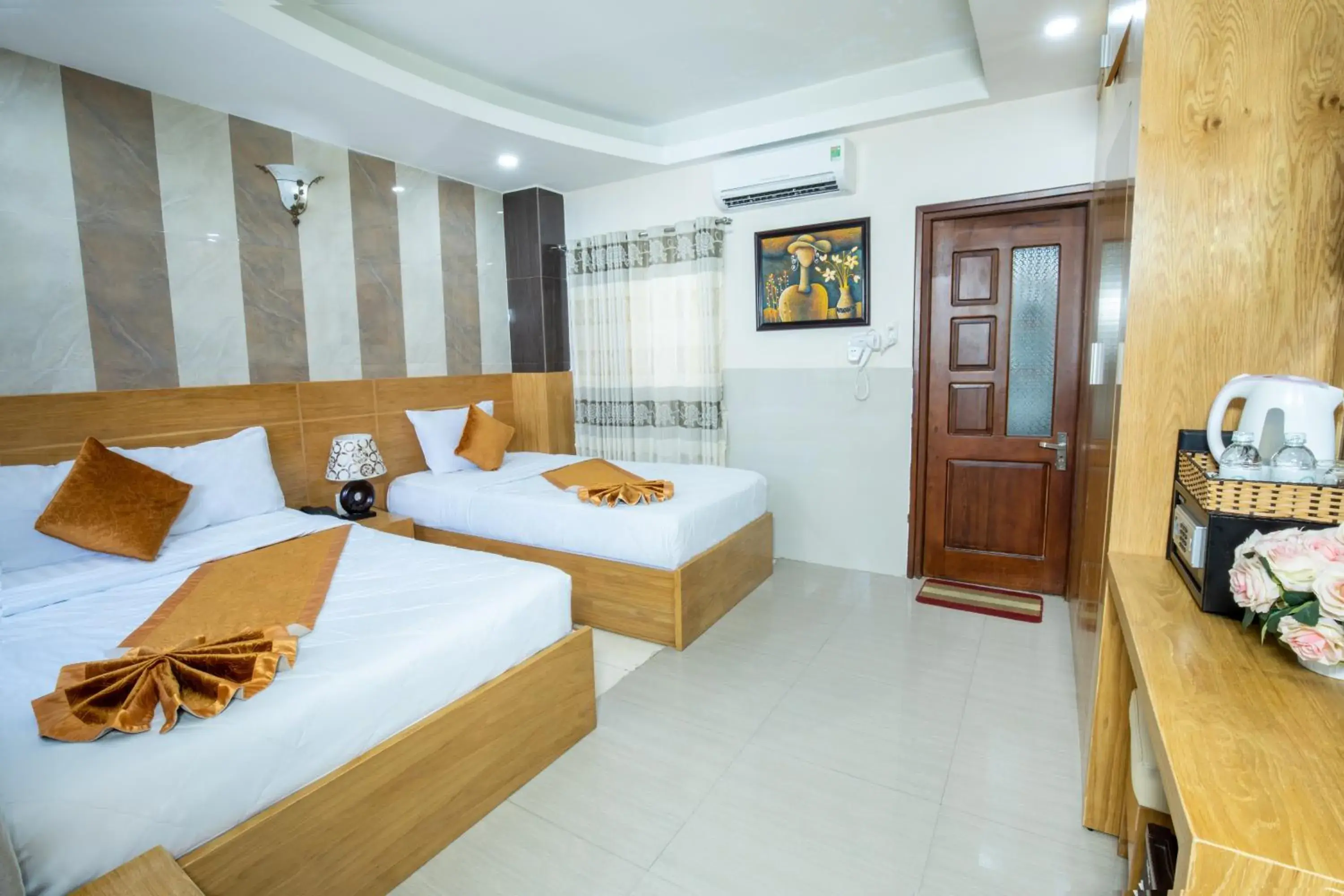 Triple Room with Private Bathroom in Oliver Hotel Triple Room with Private Bathroom in Oliver Hotel