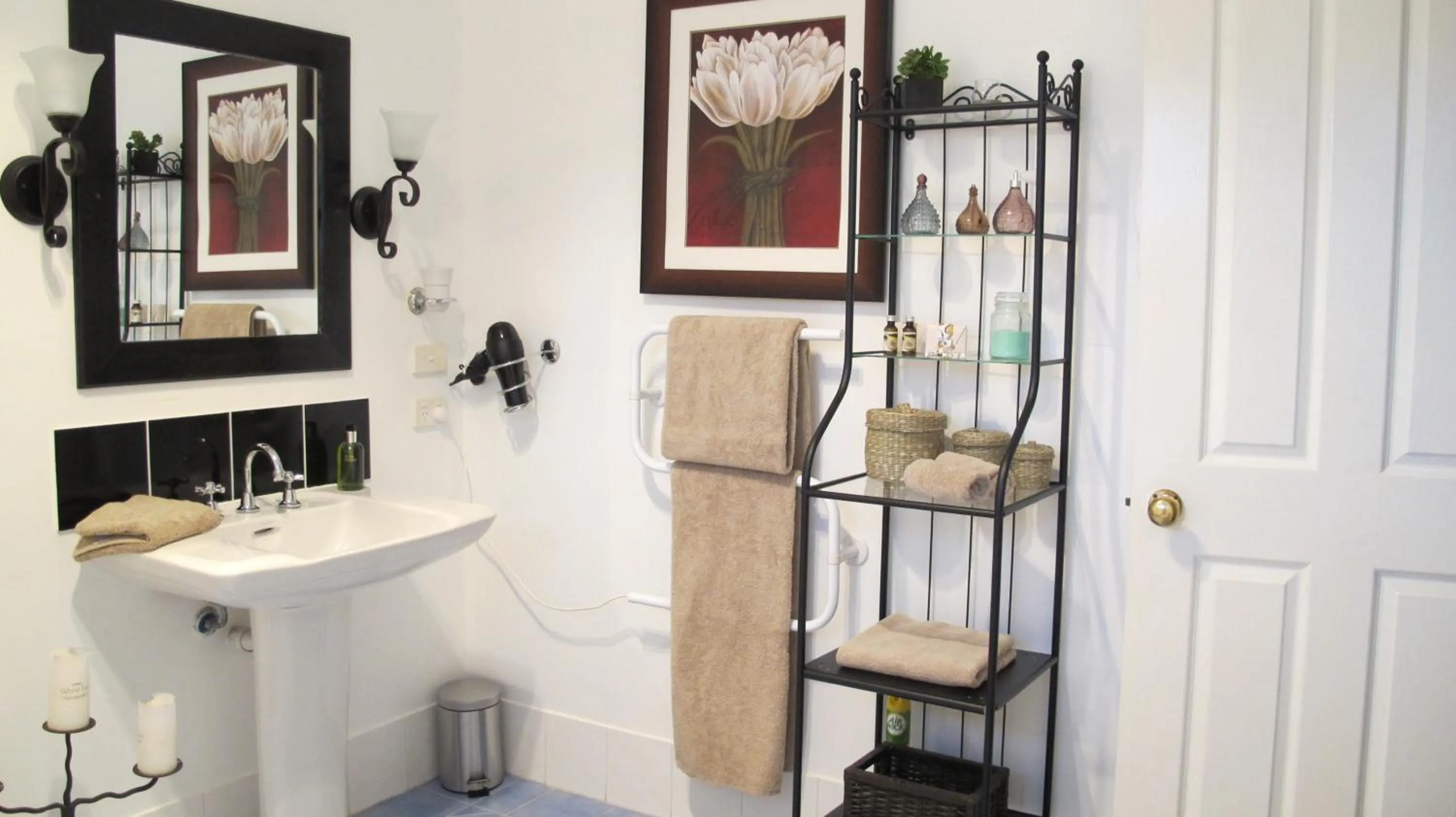 Photo of the whole room in Amy's House Bed & Breakfast