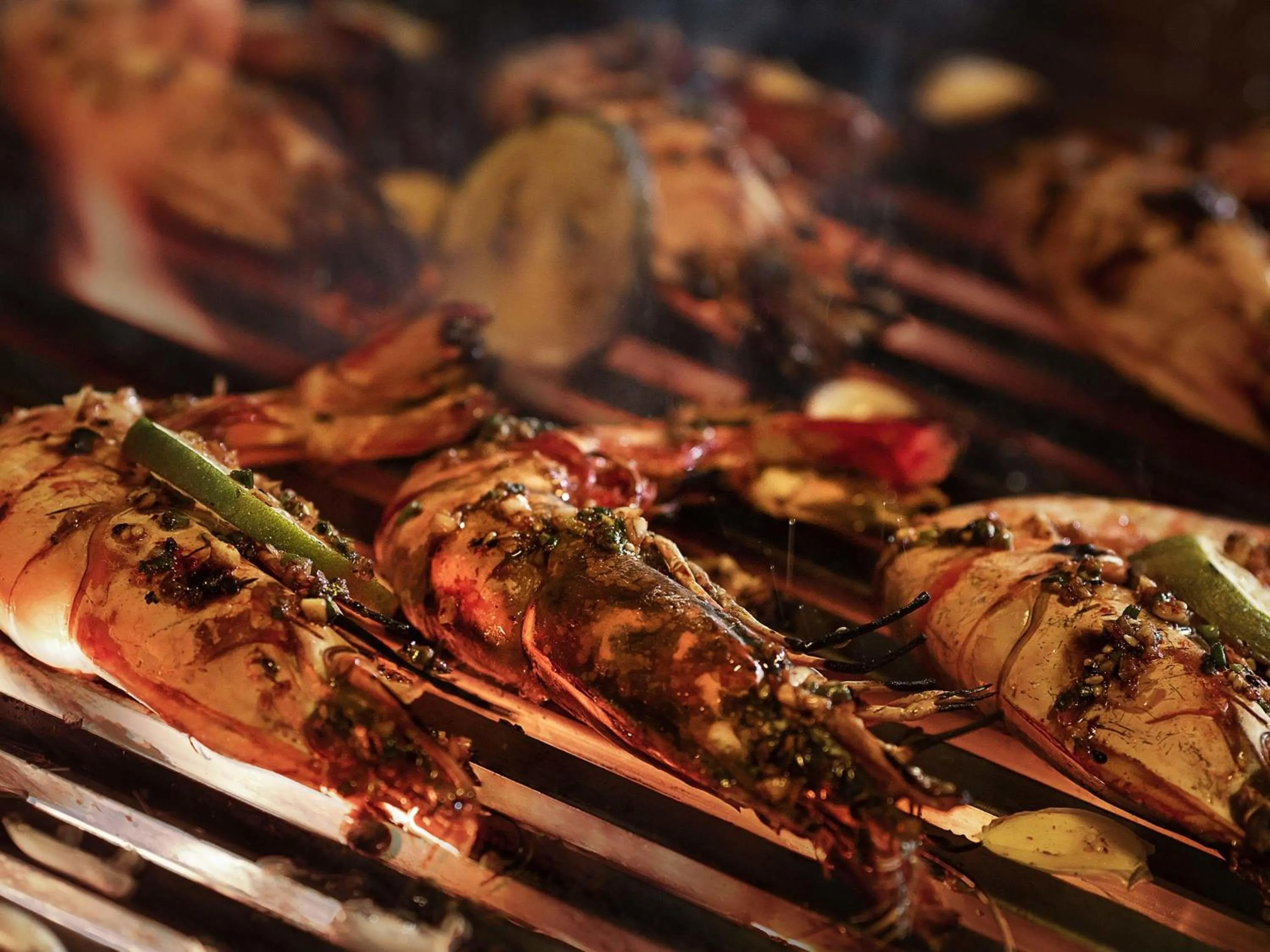 Restaurant/places to eat in Novotel Chennai Chamiers Road