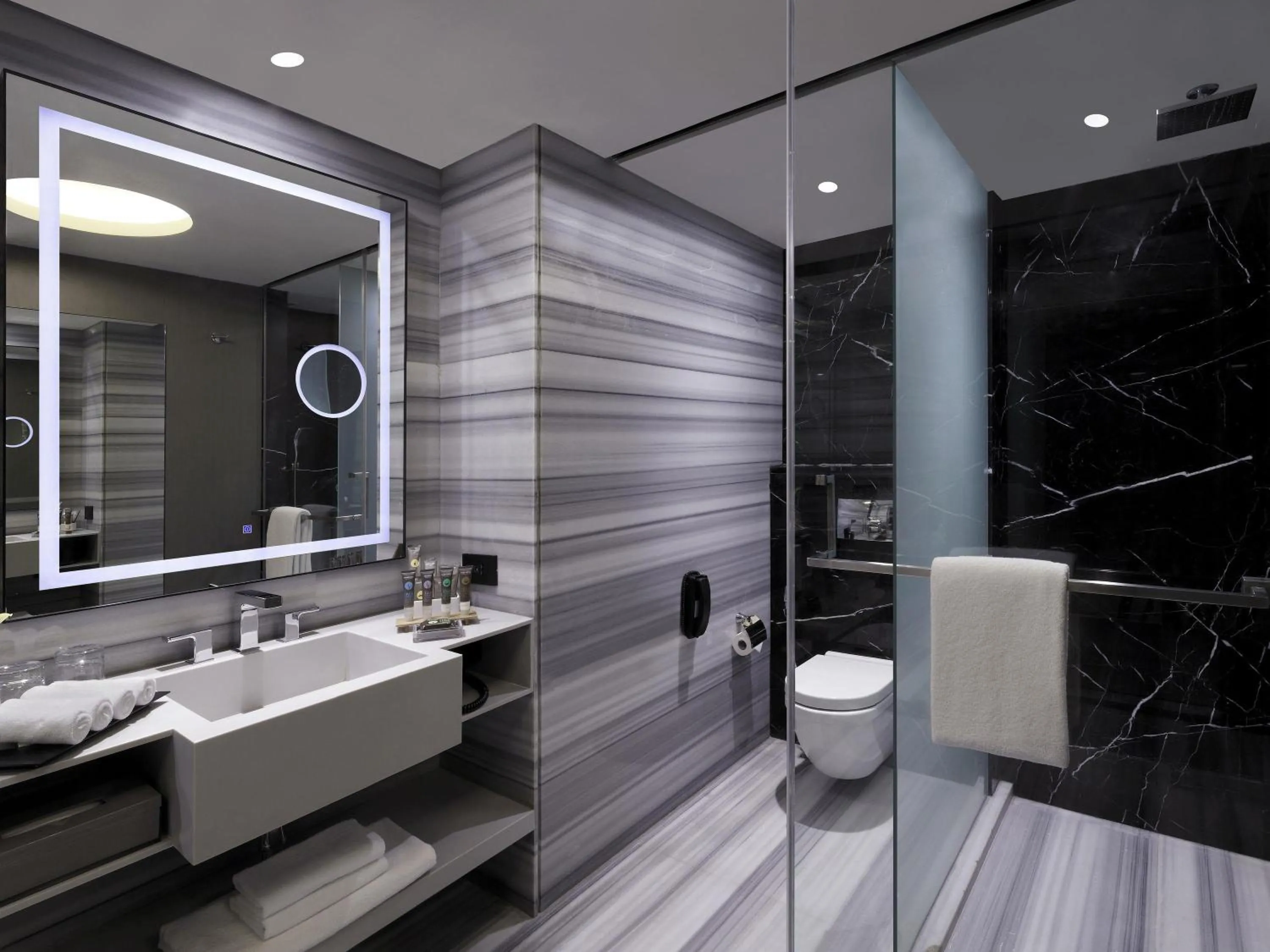 Bedroom in Novotel Chennai Chamiers Road