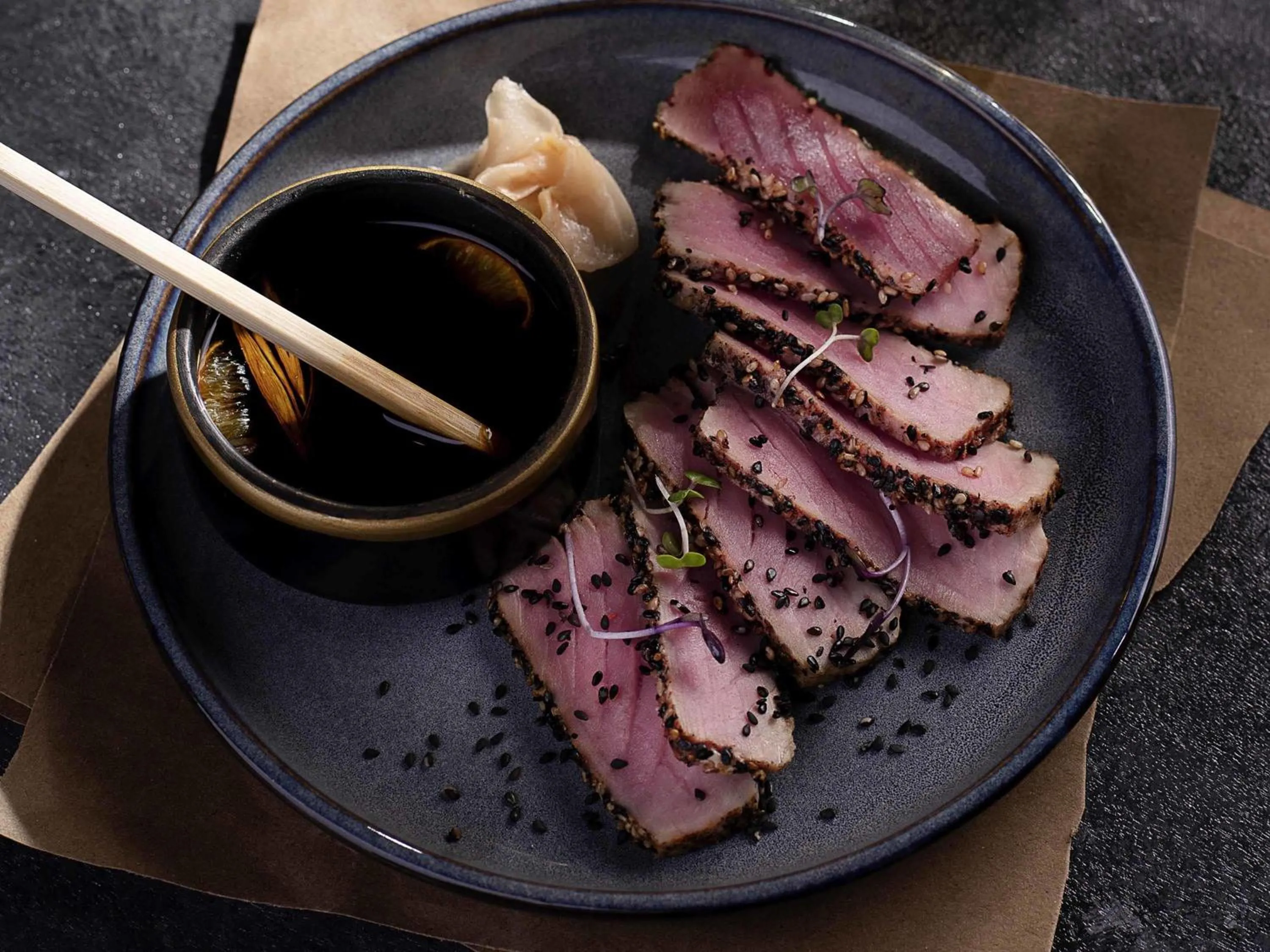 Restaurant/places to eat in Novotel Chennai Chamiers Road