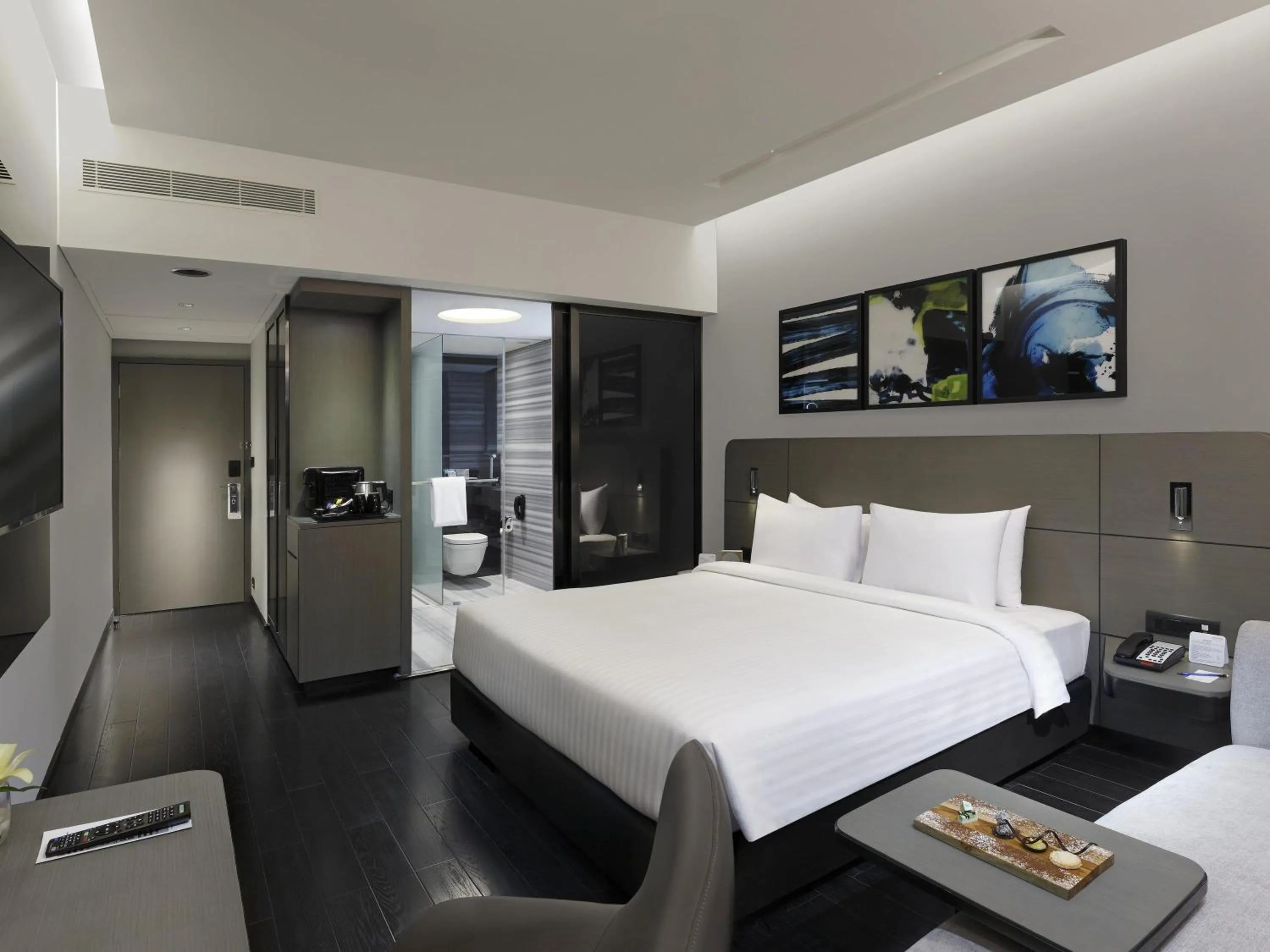 Bedroom, Bed in Novotel Chennai Chamiers Road