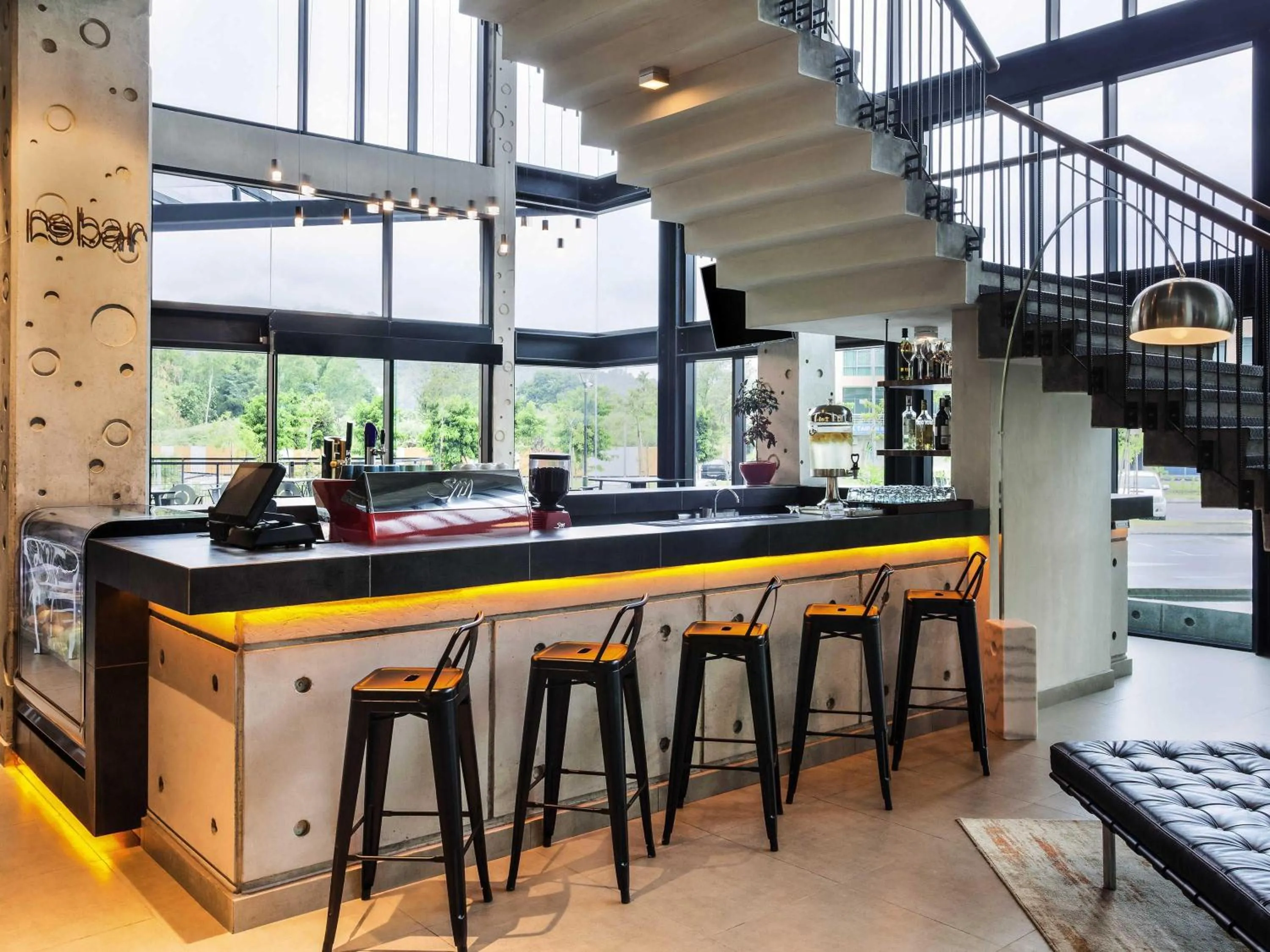 Lounge or bar in ibis Styles Kota Kinabalu Inanam