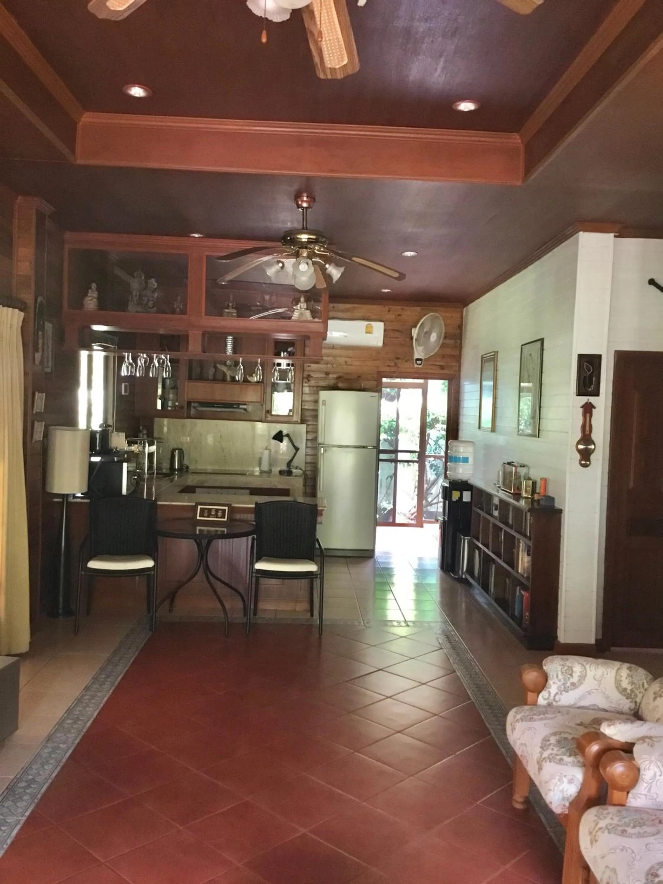 Kitchen or kitchenette in Baan Laem Noi Villa's