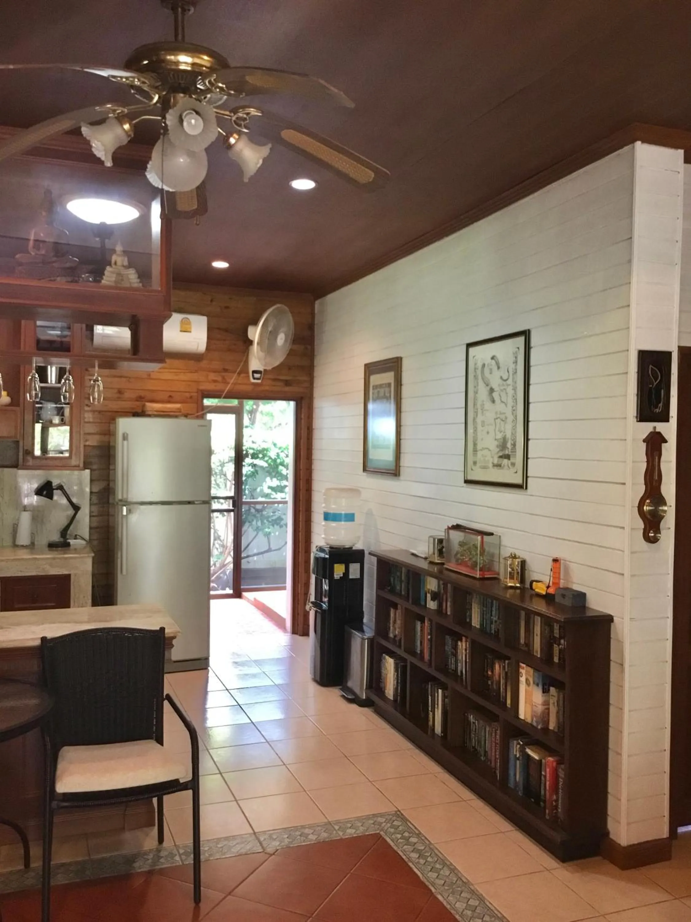 Kitchen or kitchenette in Baan Laem Noi Villa's