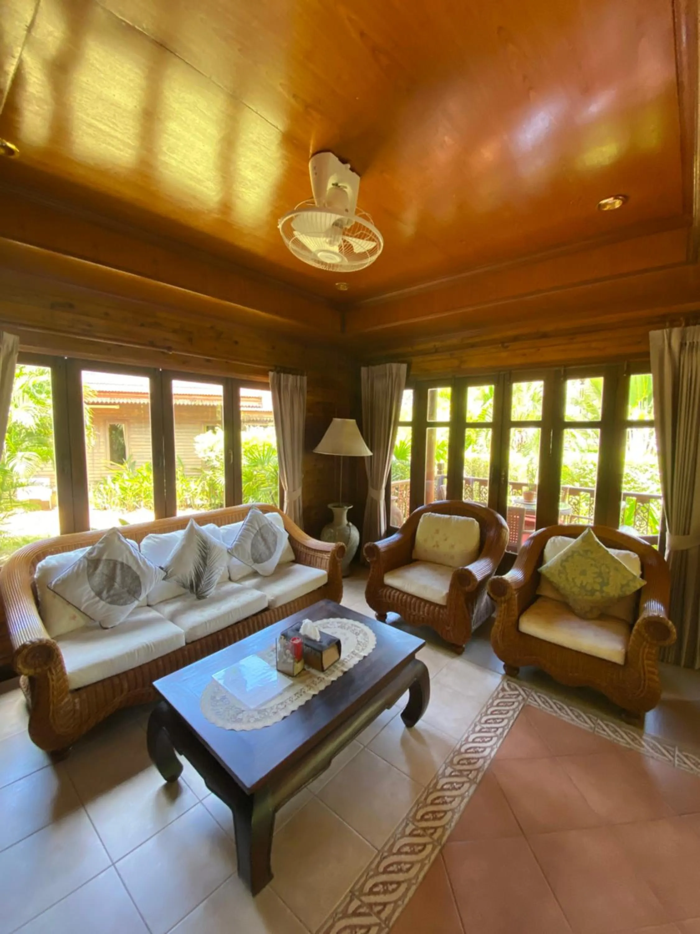 Baan Laem Noi Villa's