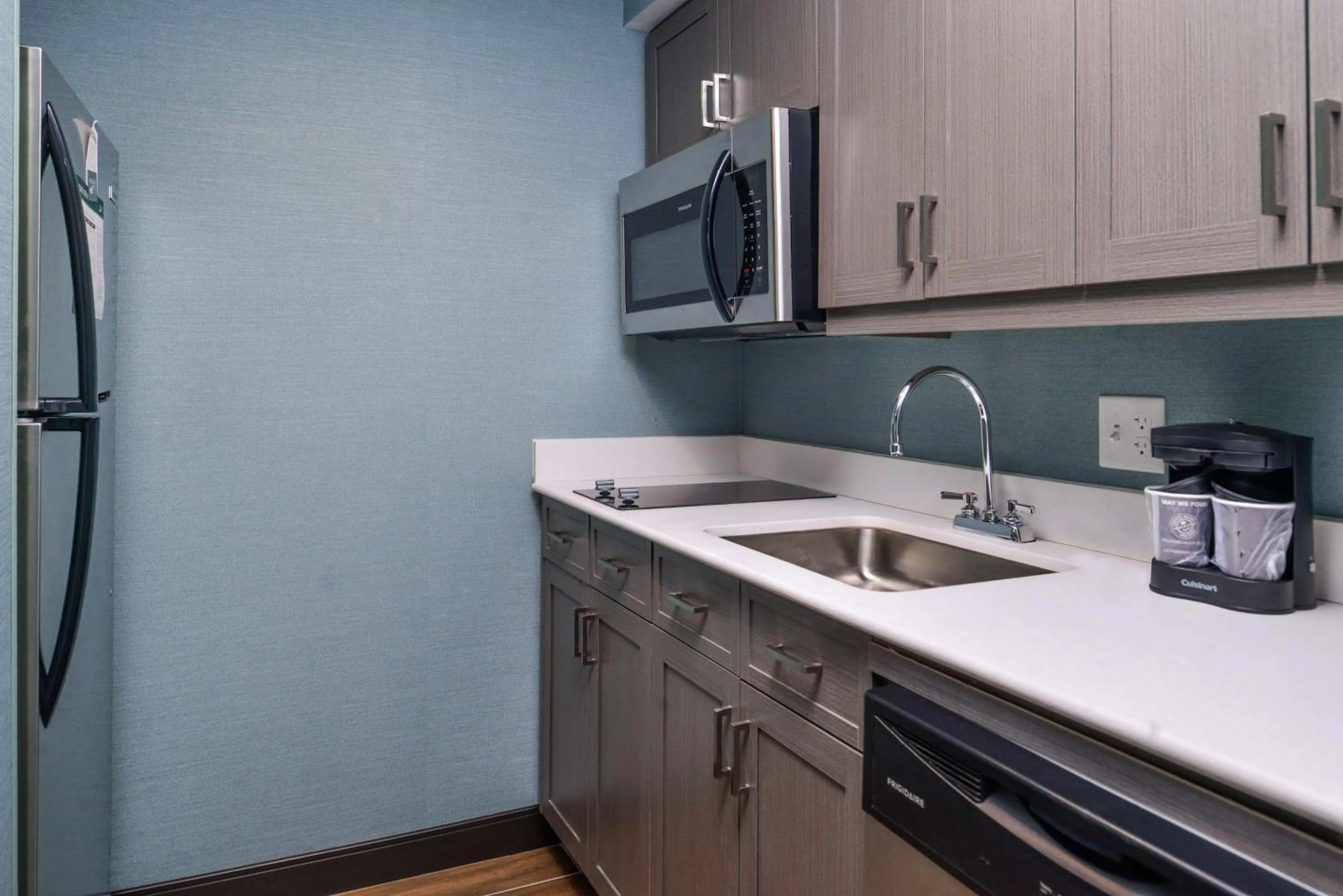 Kitchen or kitchenette in Homewood Suites Des Moines Airport