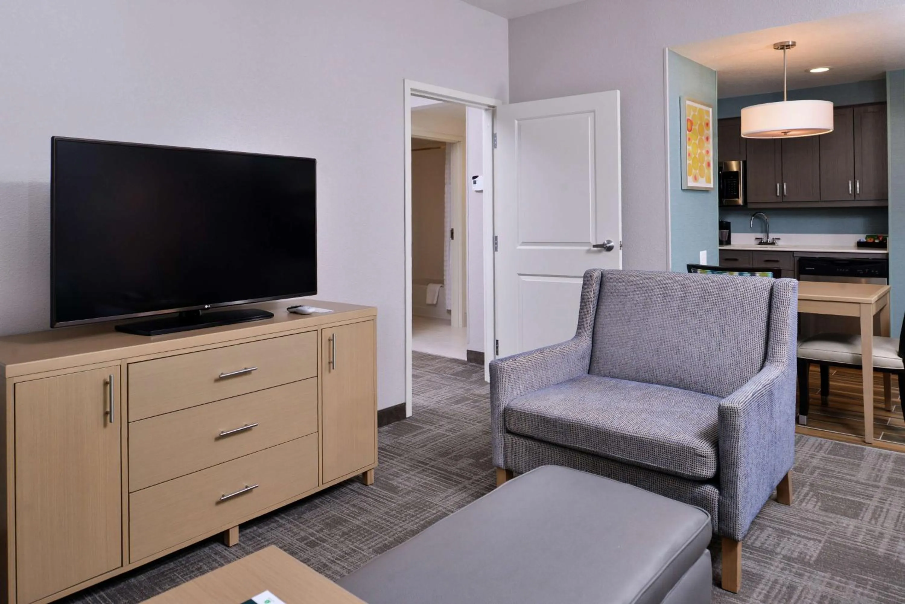 Living room in Homewood Suites Des Moines Airport