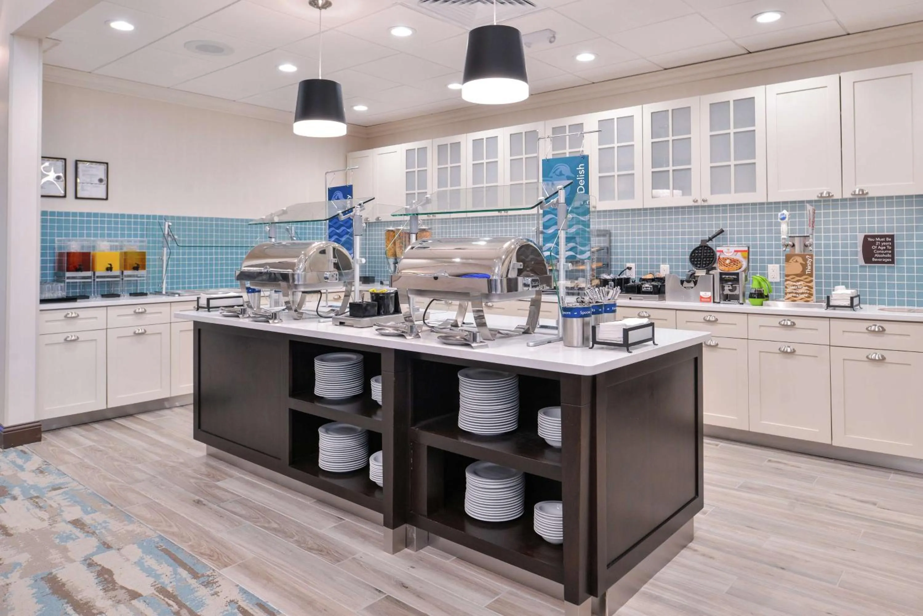 Dining area in Homewood Suites Des Moines Airport
