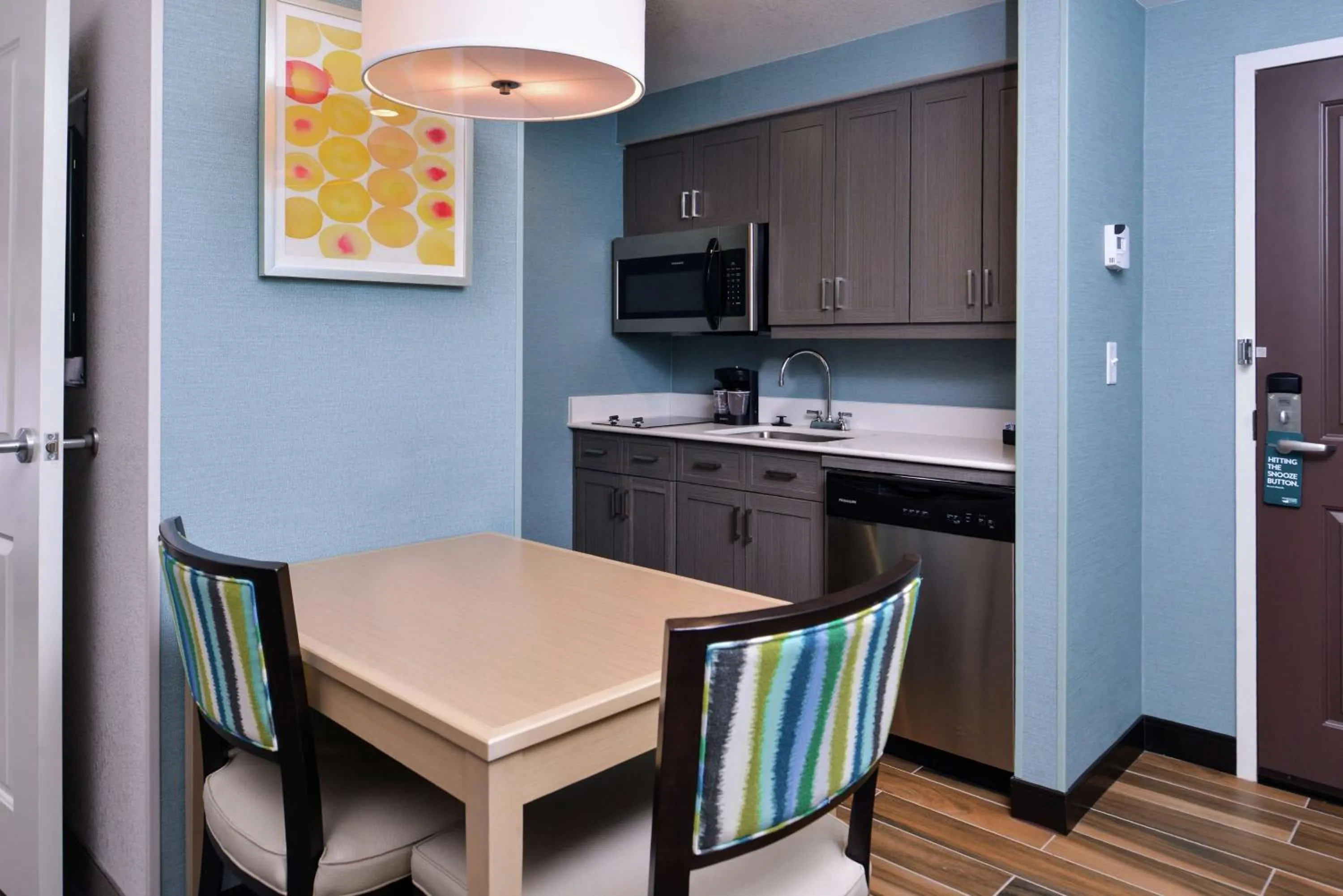Kitchen or kitchenette in Homewood Suites Des Moines Airport