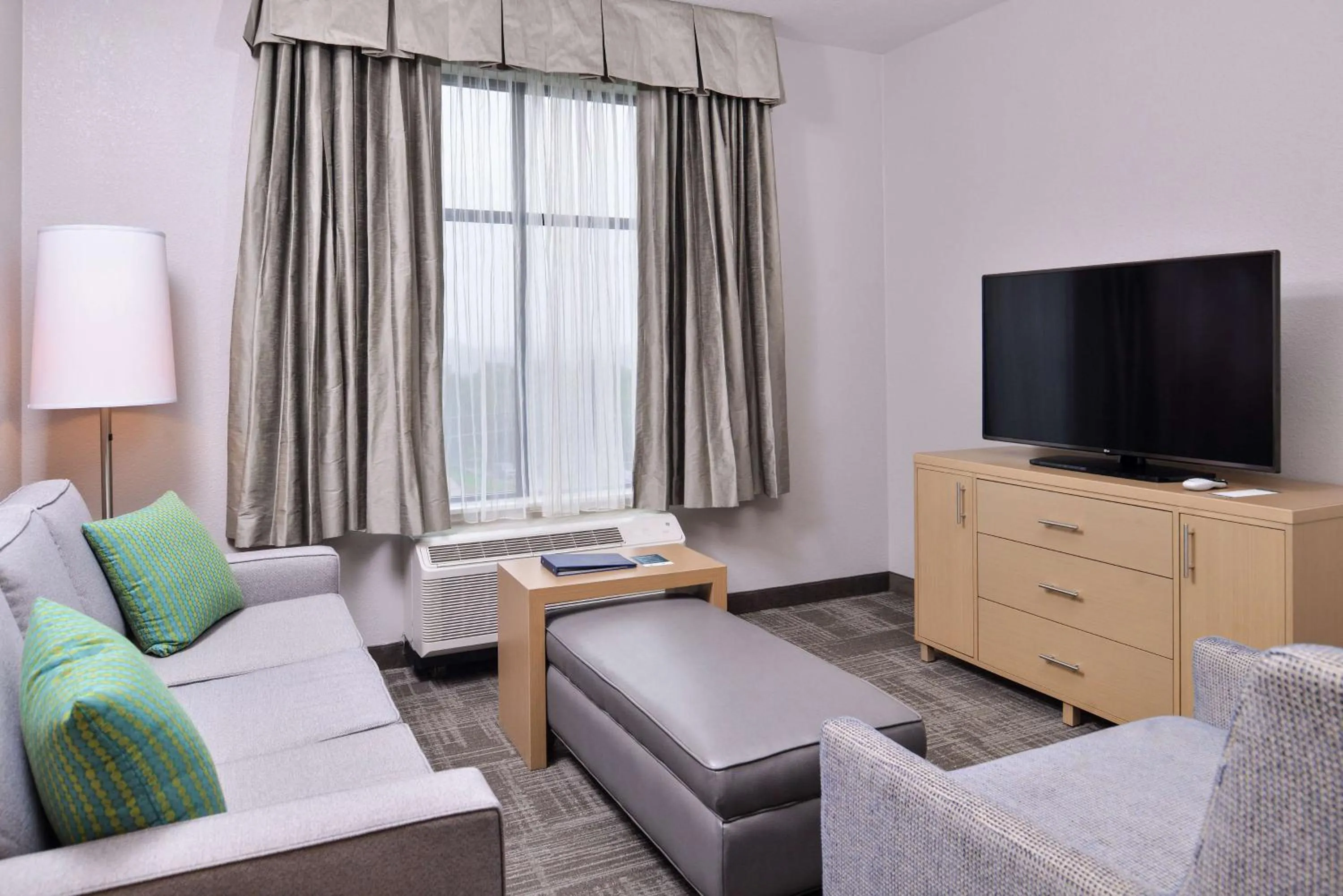 Bedroom in Homewood Suites Des Moines Airport