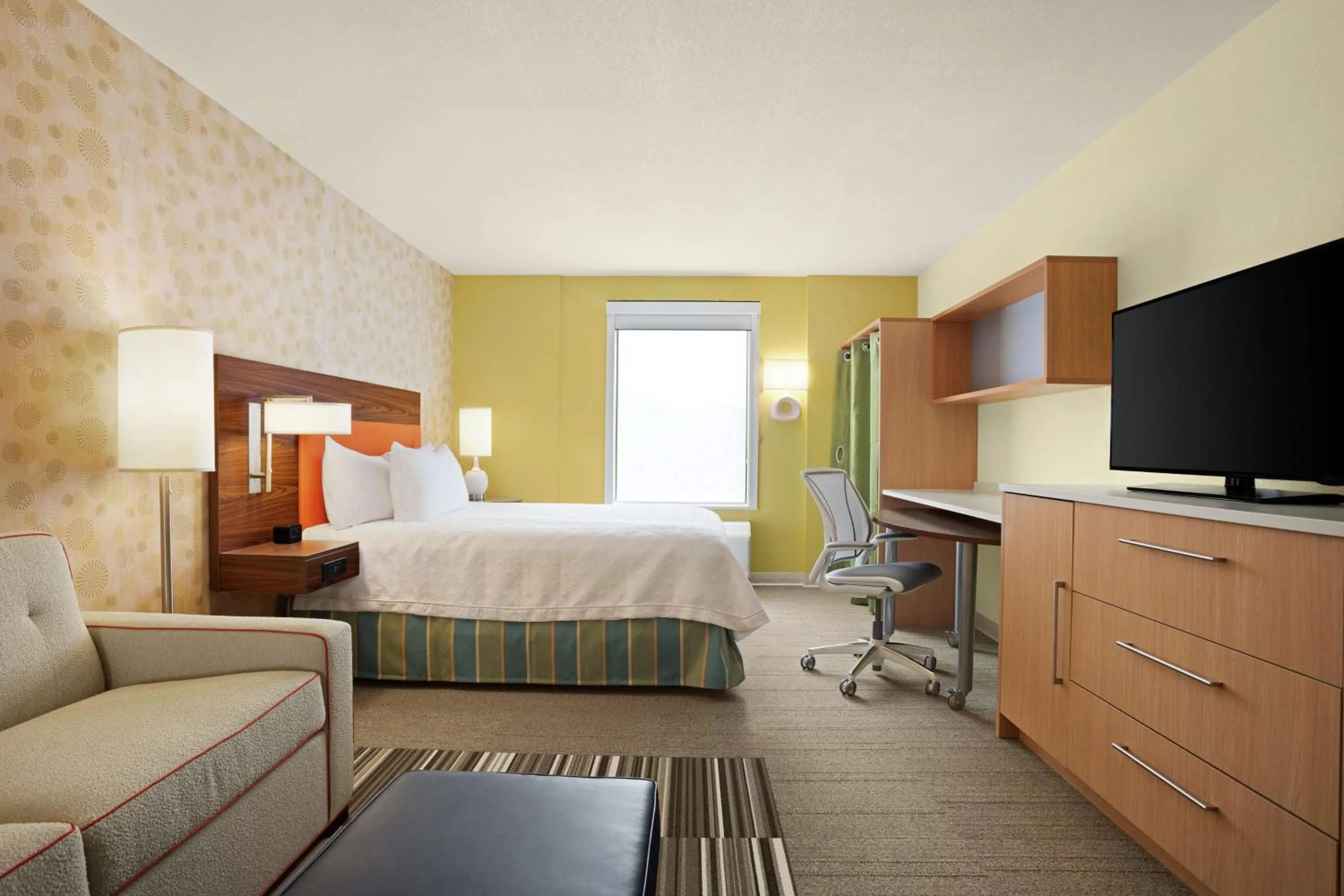 Bedroom, Bed in Home2 Suites By Hilton Elko