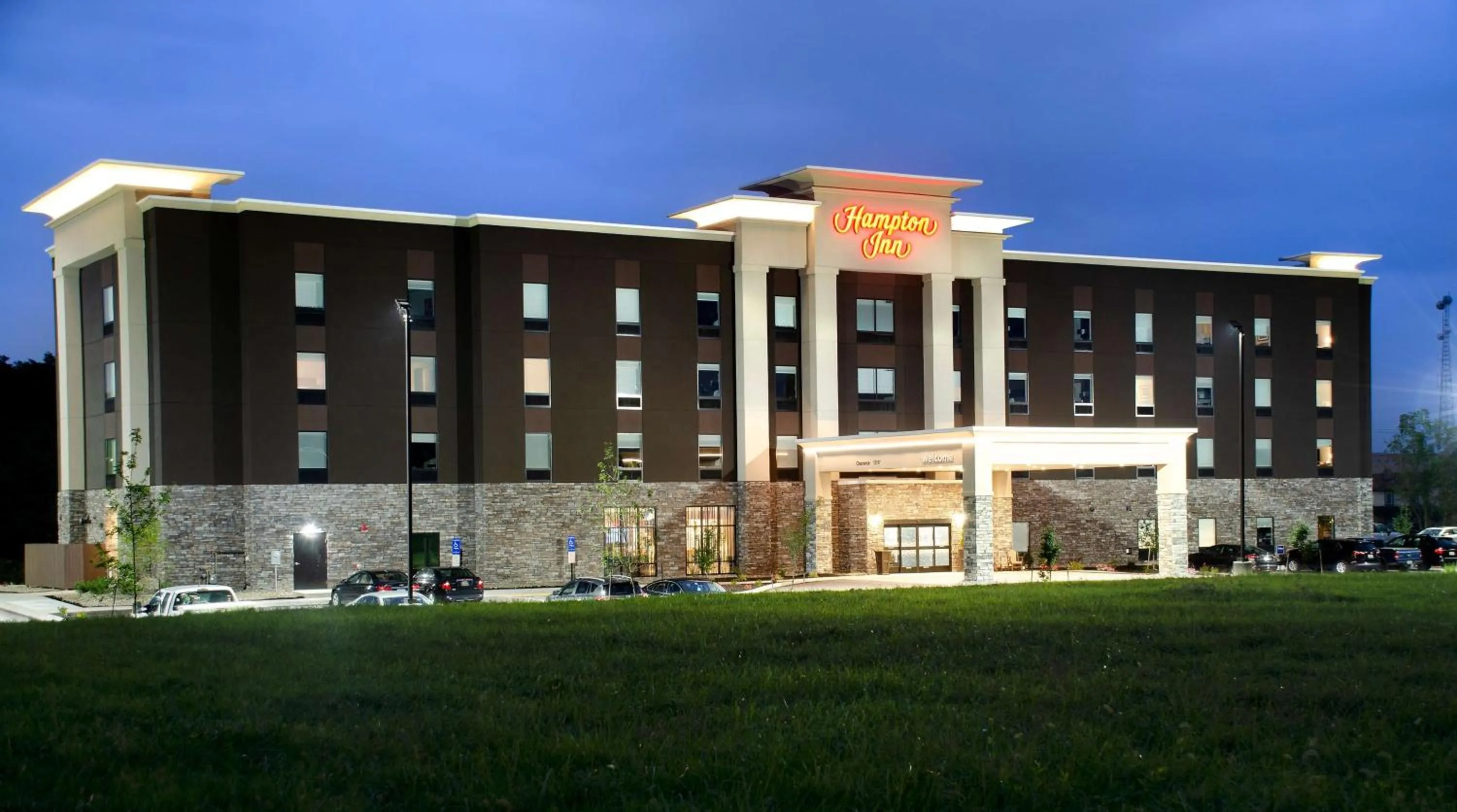 Property building in Hampton Inn Lebanon