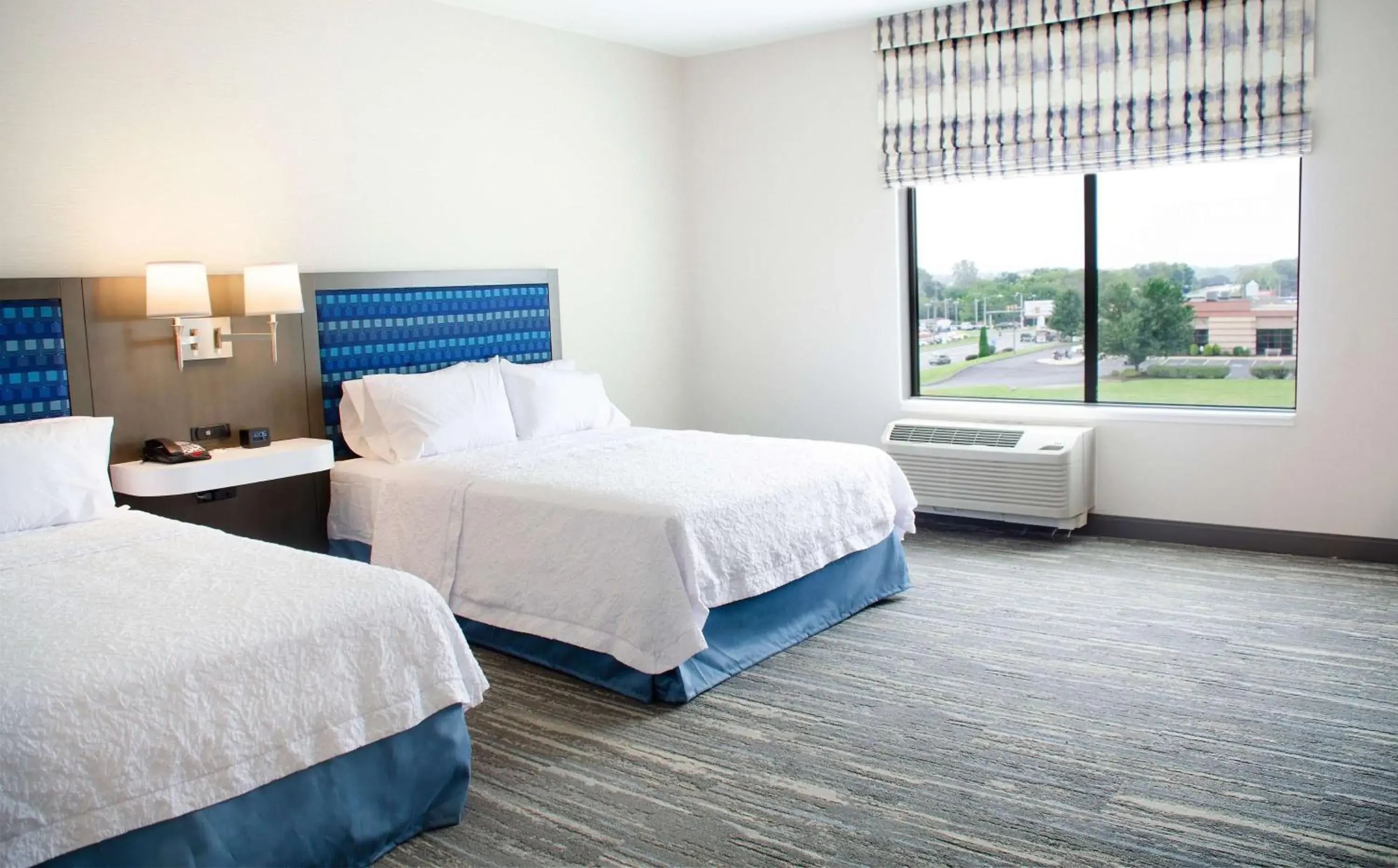 Queen Room with Two Queen Beds and Bath Tub - Mobility and Hearing Access/Non-Smoking in Hampton Inn Lebanon Queen Room with Two Queen Beds and Bath Tub - Mobility and Hearing Access/Non-Smoking in Hampton Inn Lebanon