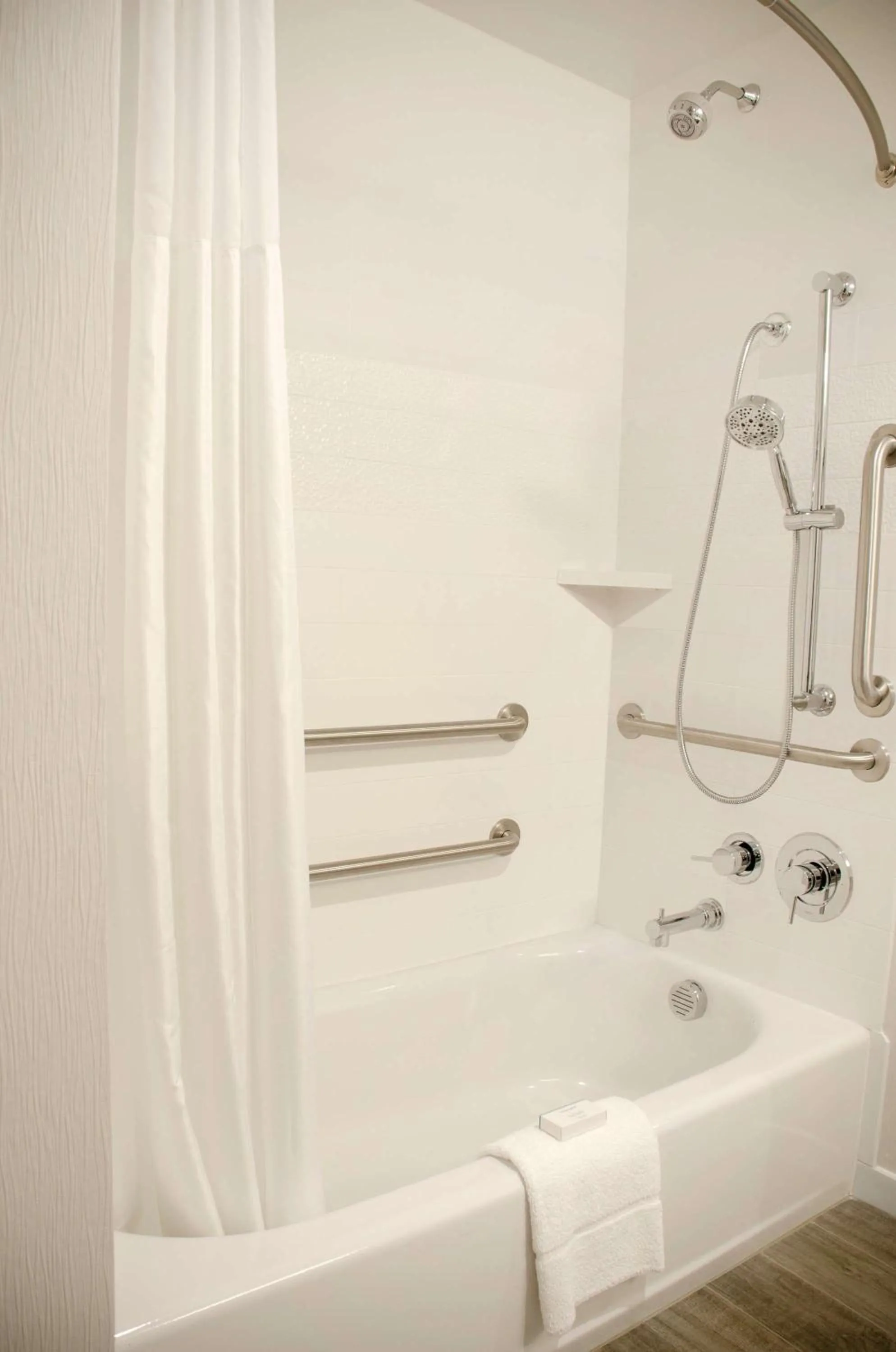 Bathroom in Hampton Inn Lebanon