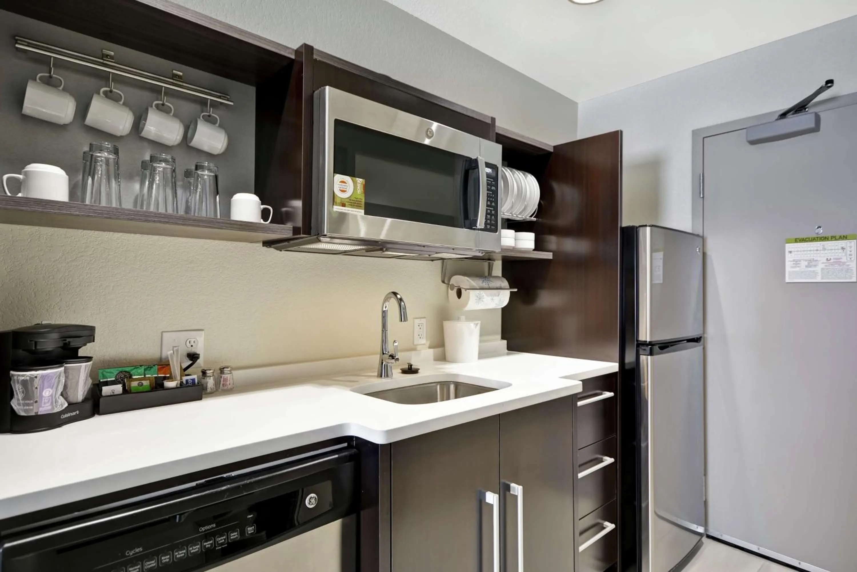 Kitchen or kitchenette in Home2 Suites By Hilton Carbondale