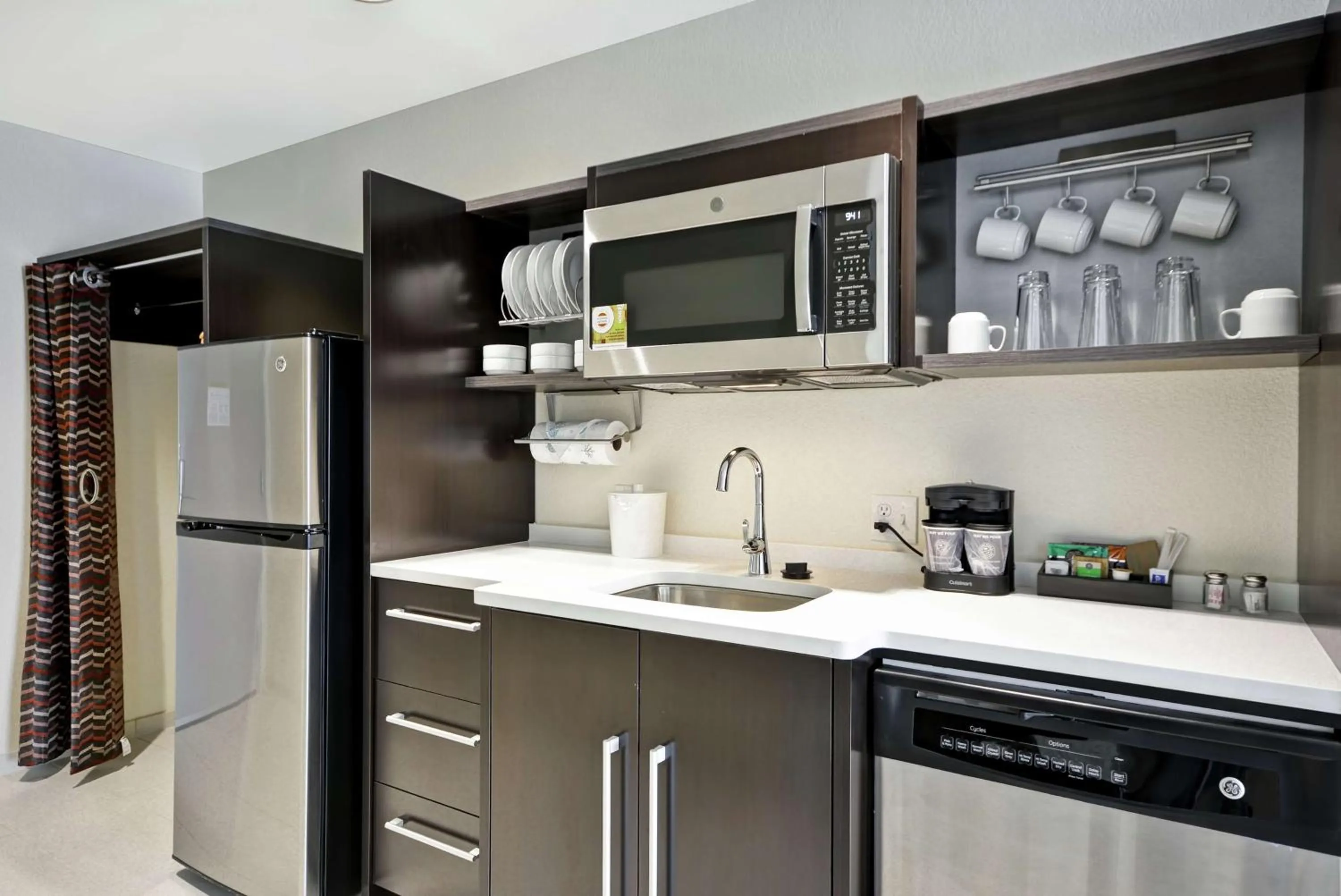Kitchen or kitchenette in Home2 Suites By Hilton Carbondale