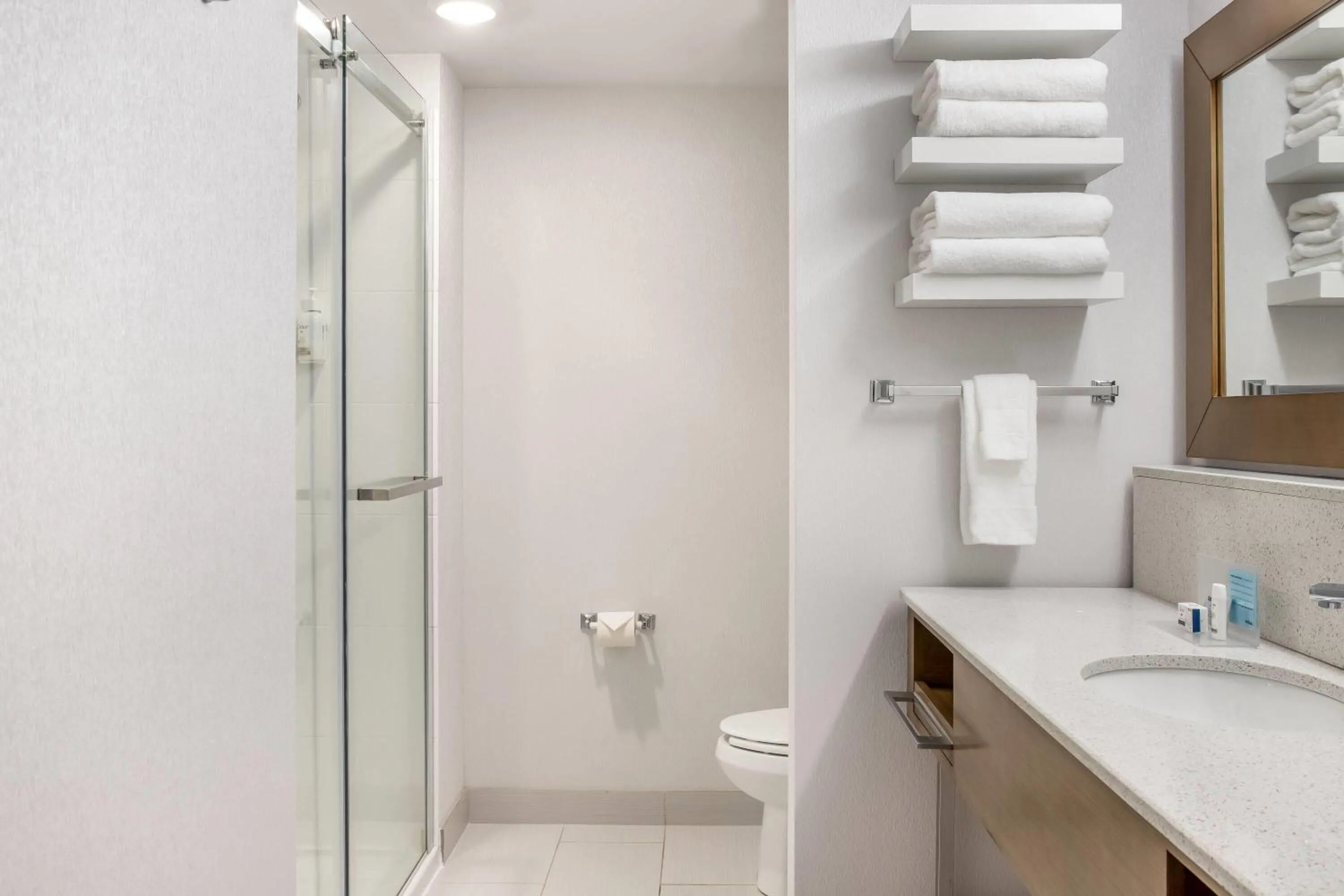 Photo of the whole room in Ramada by Wyndham St Paul AB