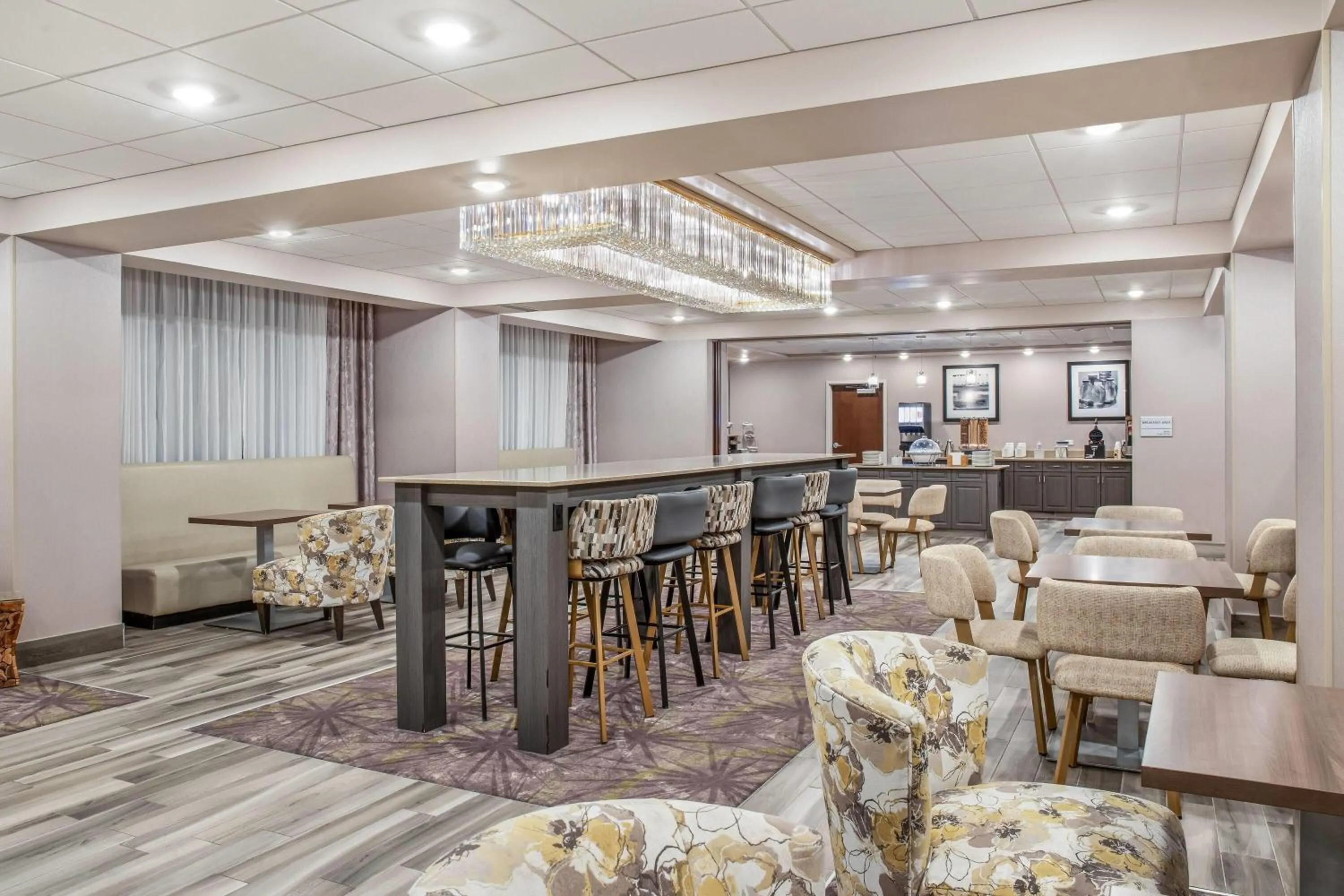 Restaurant/places to eat in Ramada by Wyndham St Paul AB