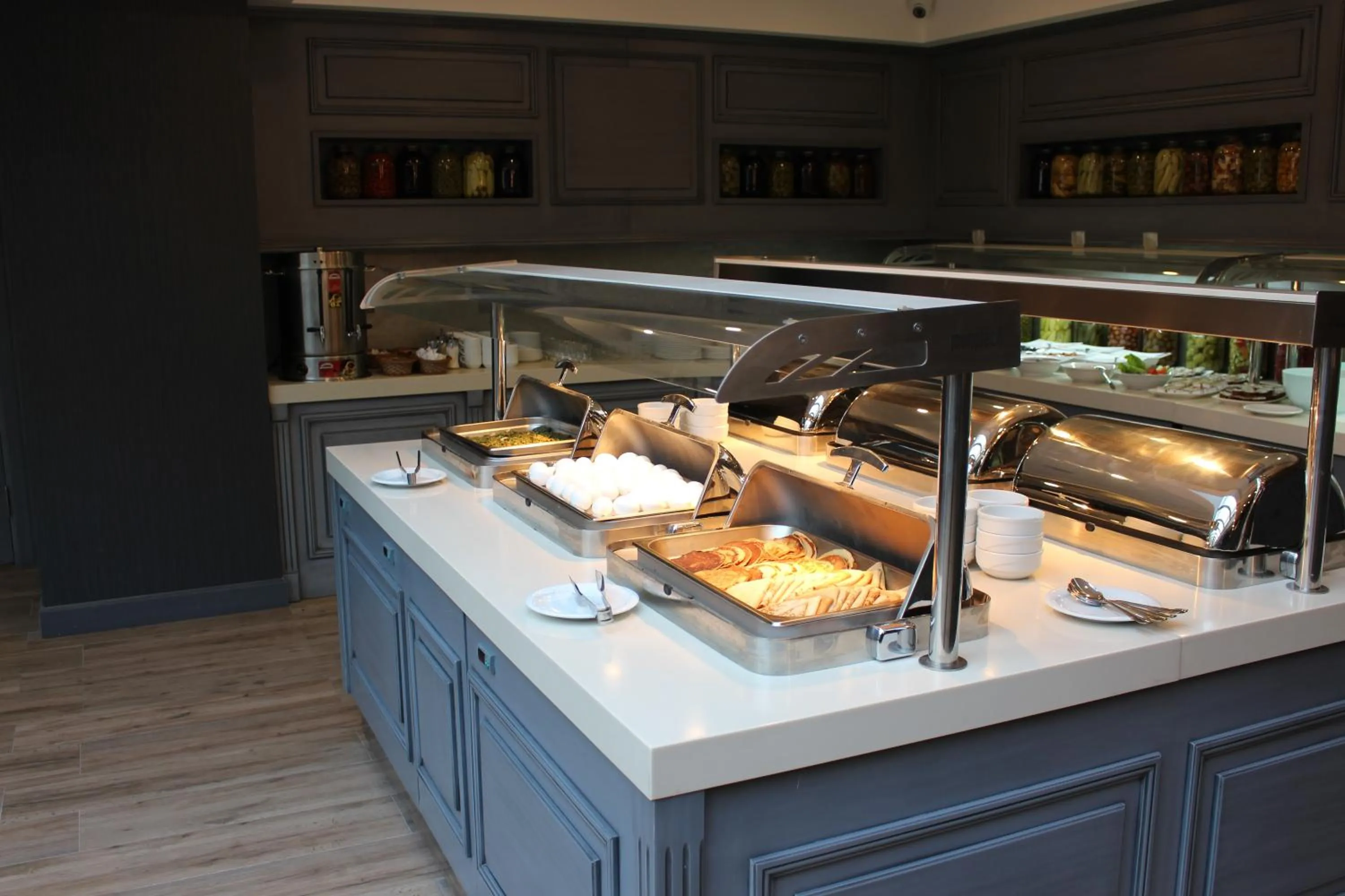 Restaurant/places to eat in Sky Hotel Baku