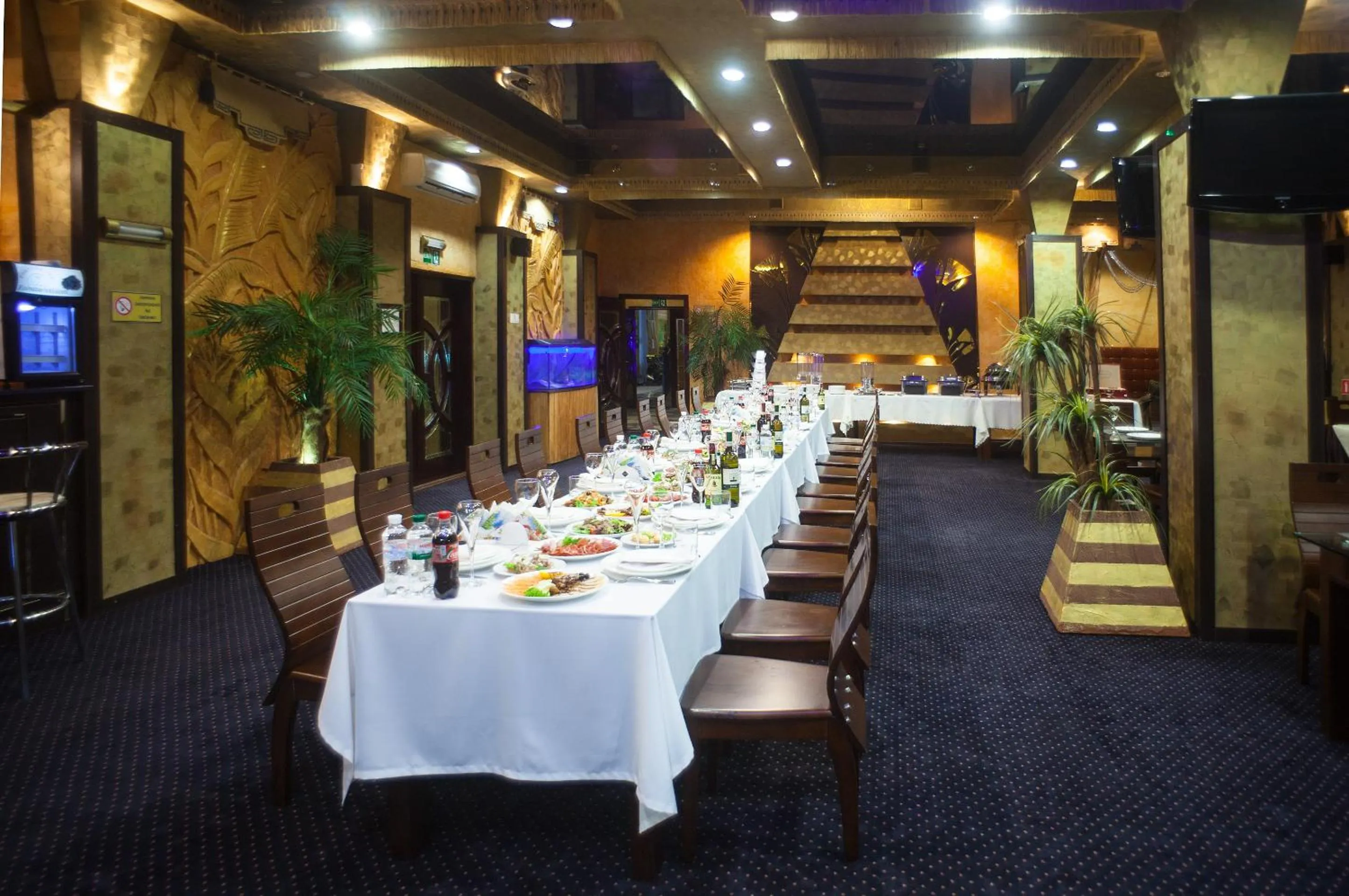 Restaurant/places to eat in Отель Фараон