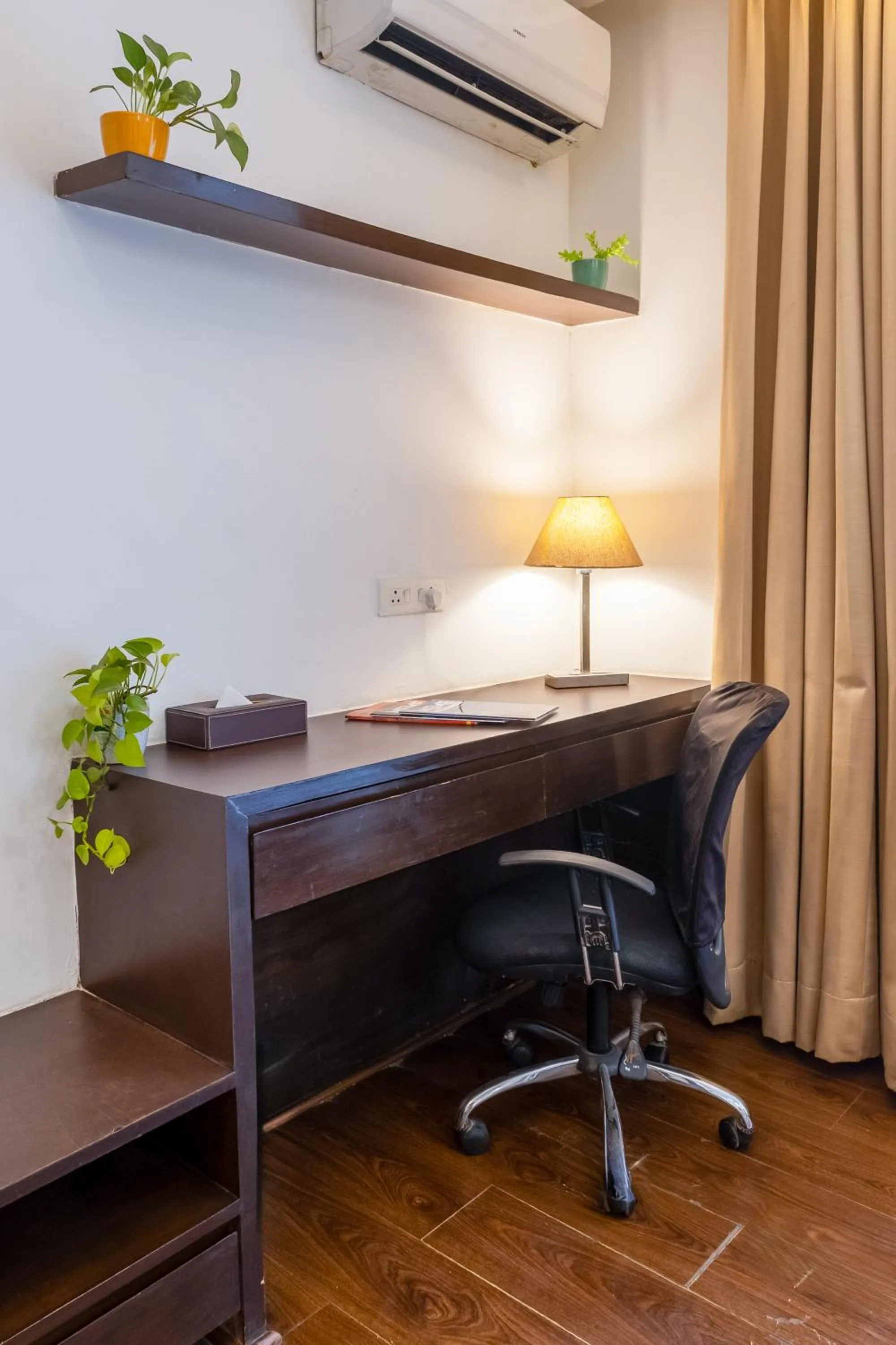 air conditioner in Vivid Boutique Hotel, Medanta, Gurugram